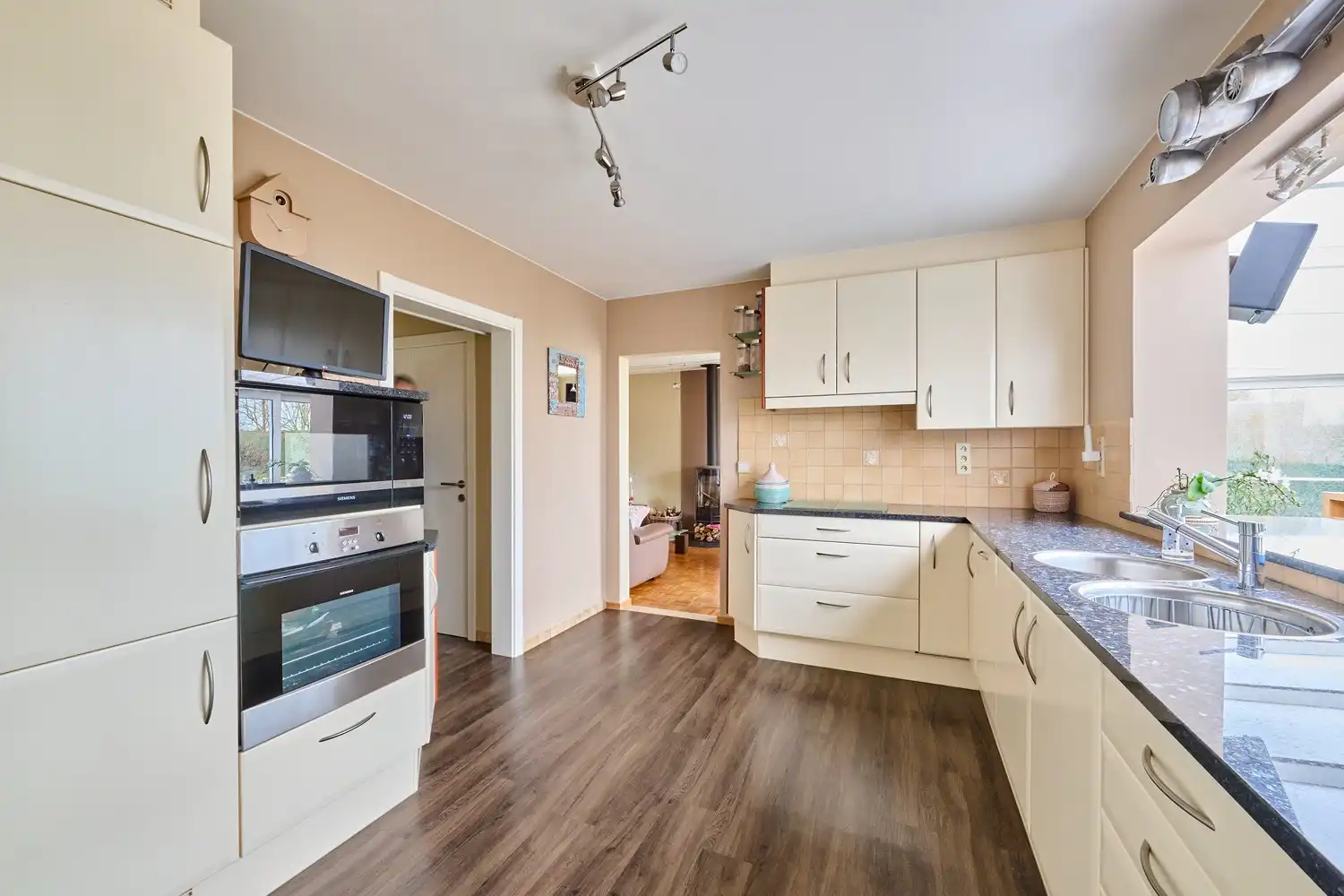 Praktisch ingedeeld keurig onderhouden landhuis - landelijk gelegen foto 3