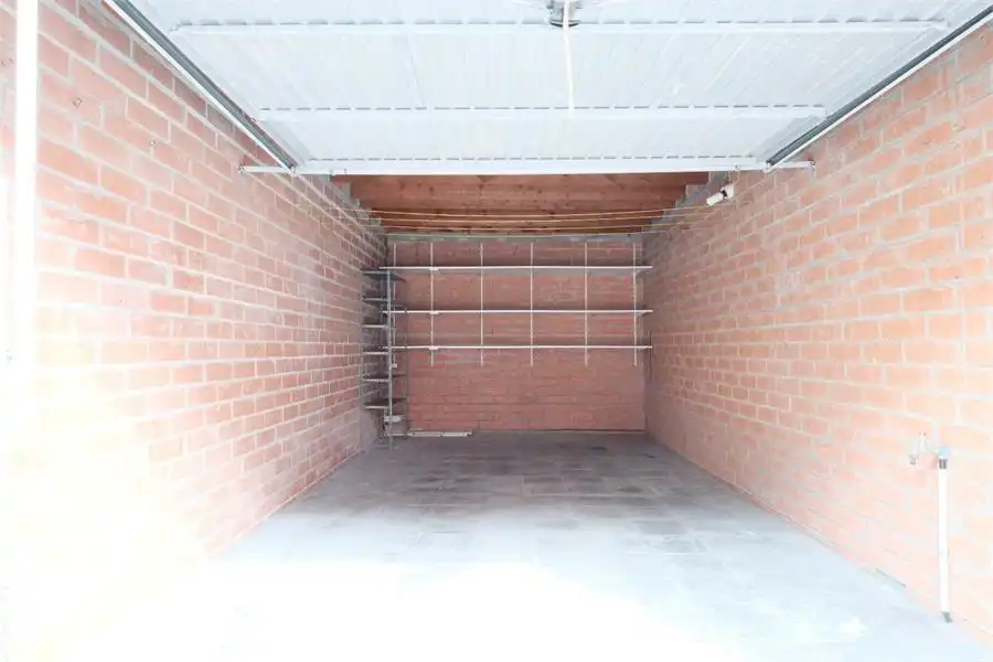Centraal gelegen gelijkvloers 2-slaapkamerappartement — ideaal als starter of opbrengsteigendom foto 17