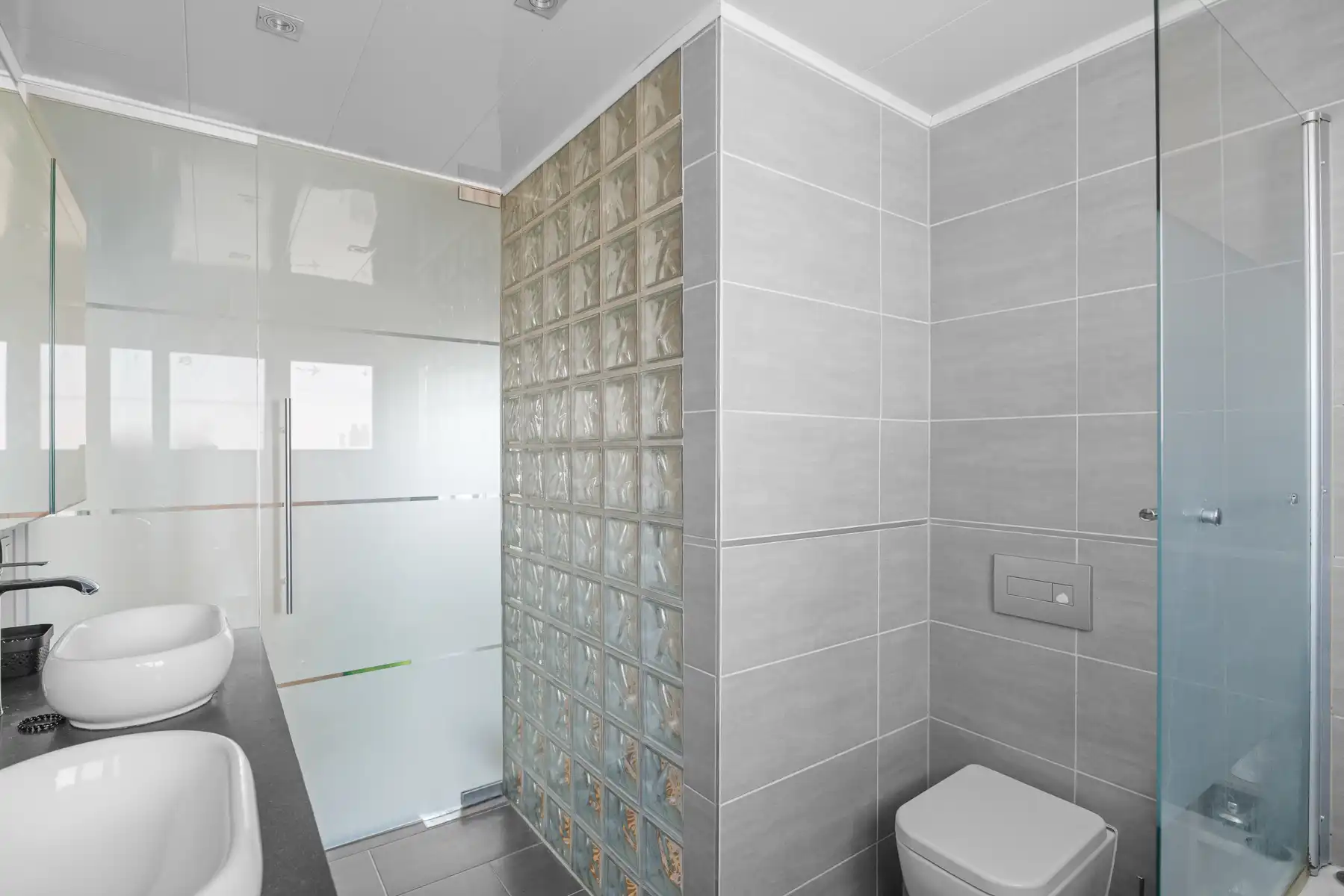 Instapklare halfopen bebouwing met zonnige tuin nabij centrum Lokeren foto 11