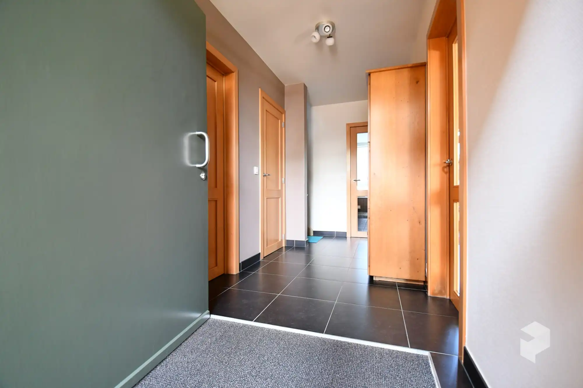 Ruime goed onderhouden woning met 3 slpk en tuin foto 5