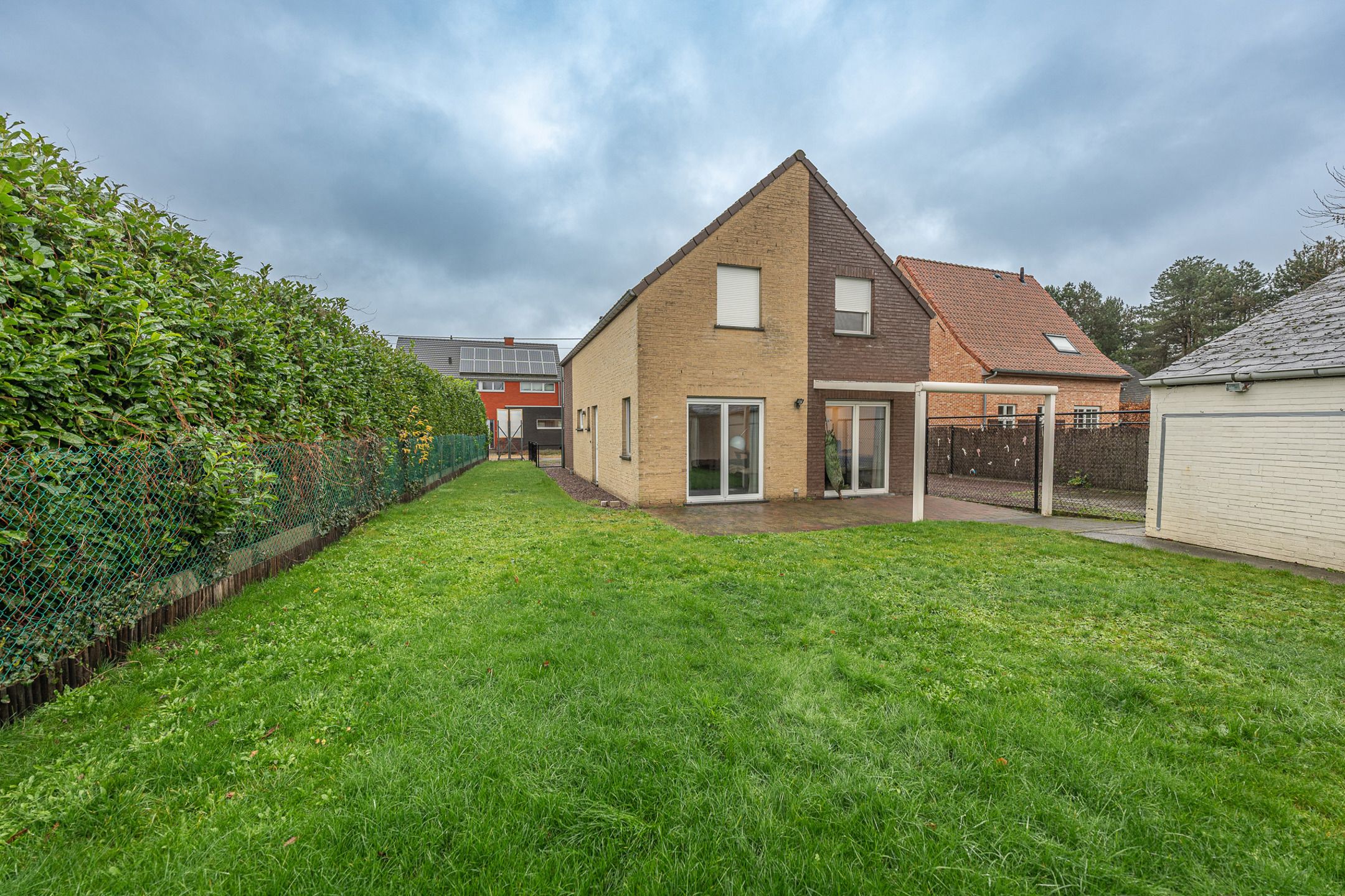 Gezinswoning met 3 slaapkamers en tuintje foto 2