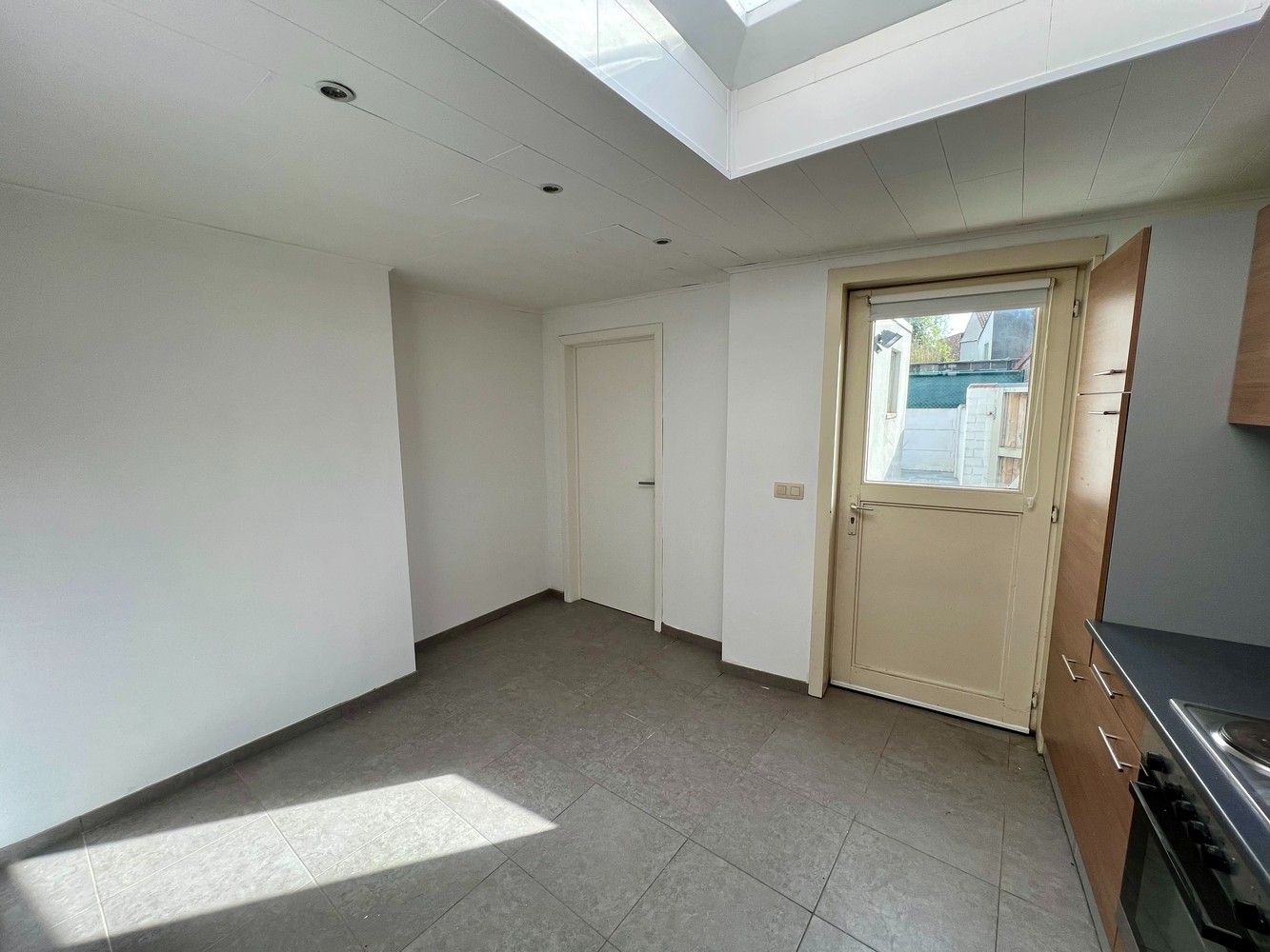 Centraal gelegen woning met 2 slaapkamers en zéér ruime garage! foto 7