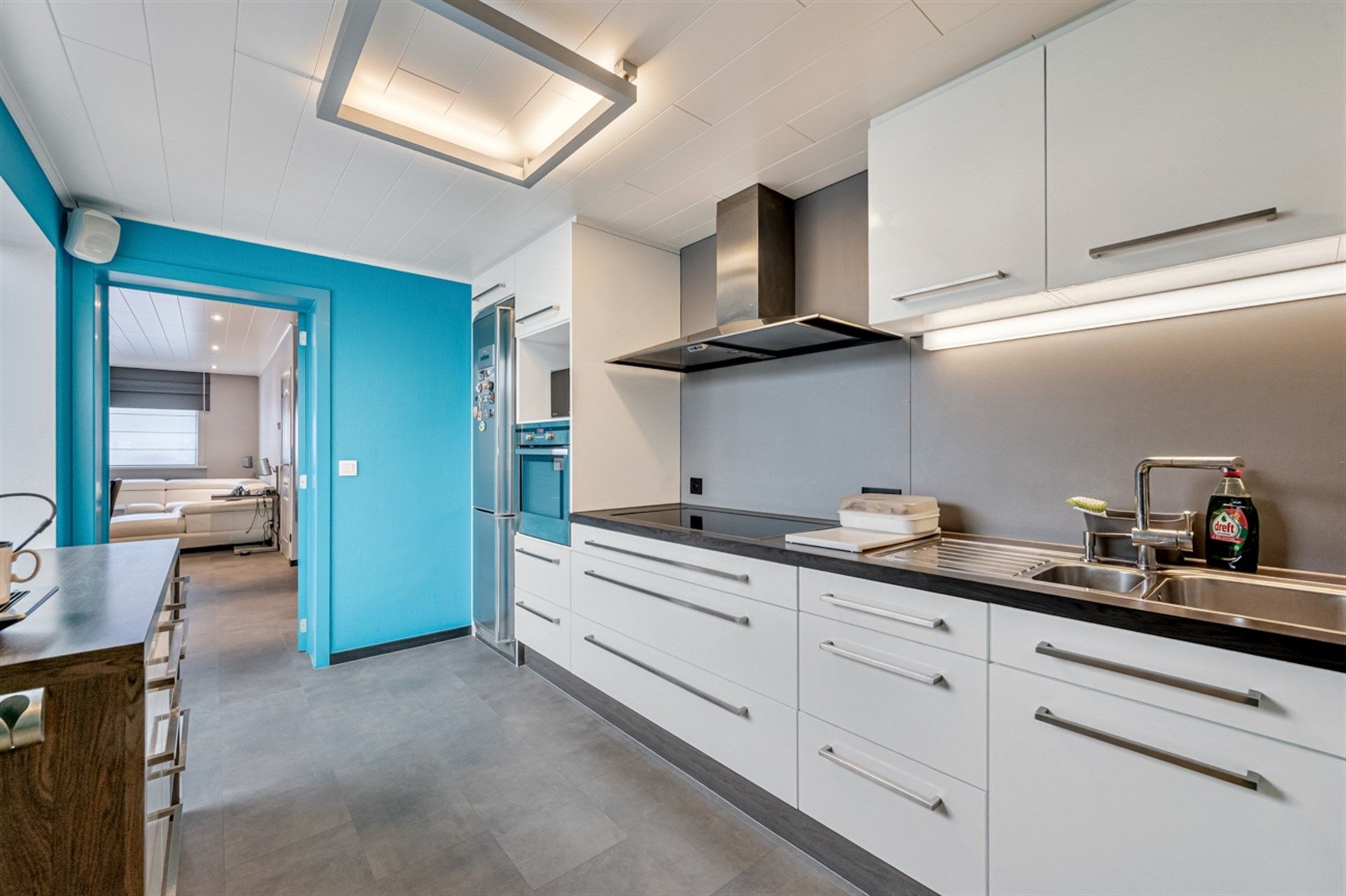 Ruime halfopen bebouwing met 4 slaapkamers, grote tuin en dubbele garage foto 8