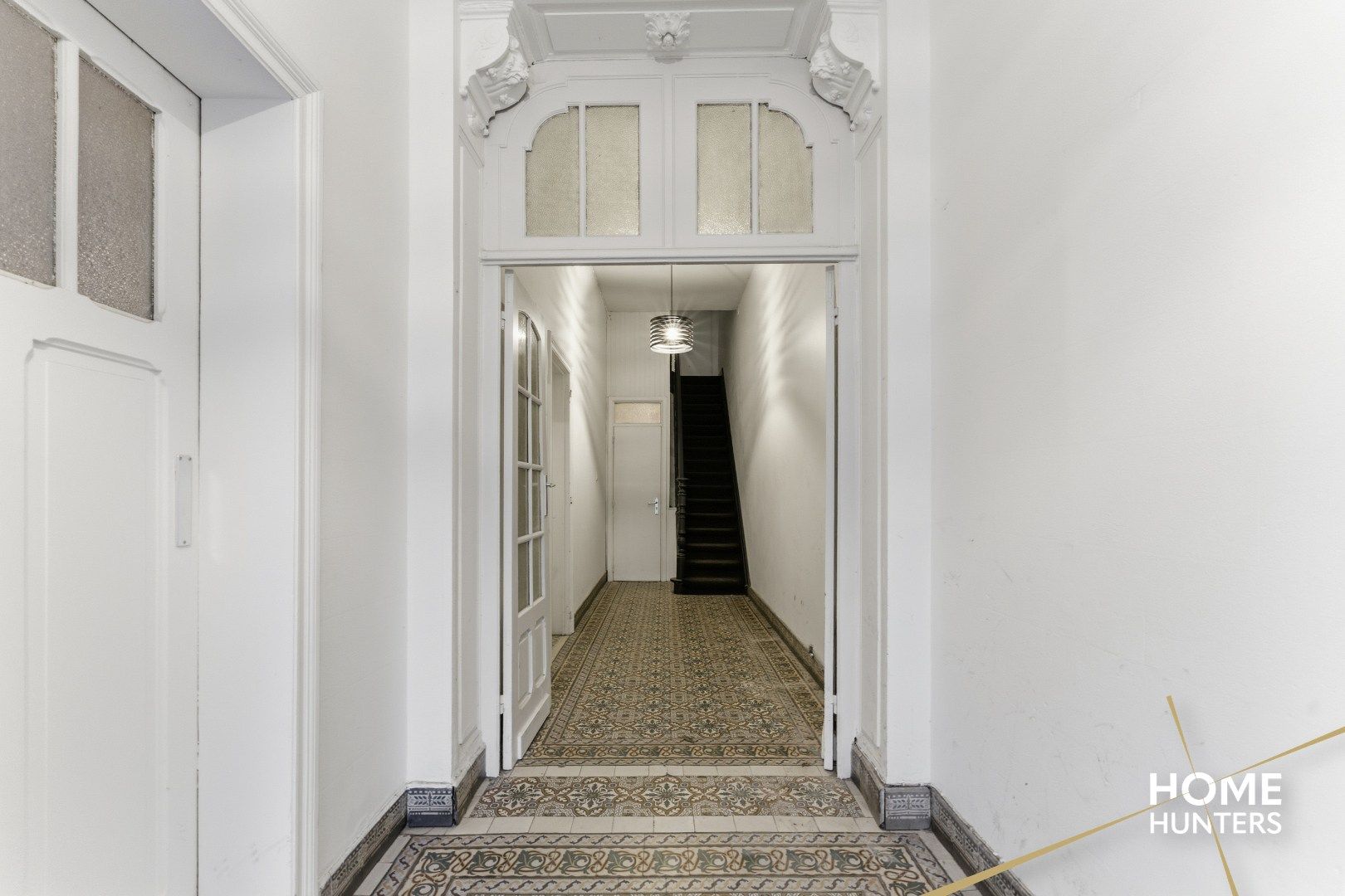 Ruim éénslaapkamer appartement met uniek zicht op het astridpark en de Sint Maartens Kathedraal te Ieper foto 4