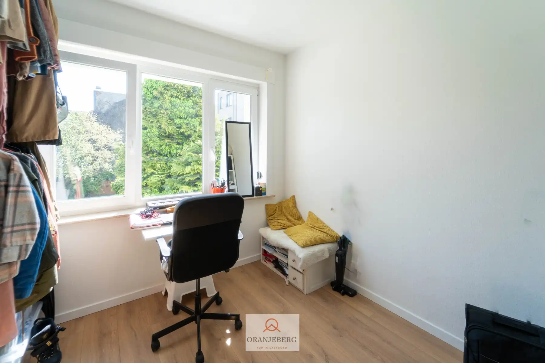 Gezellig 2 slaapkamer appartement nabij Gent-Sint-Pieters met terras en 2 kelderbergingen foto 23