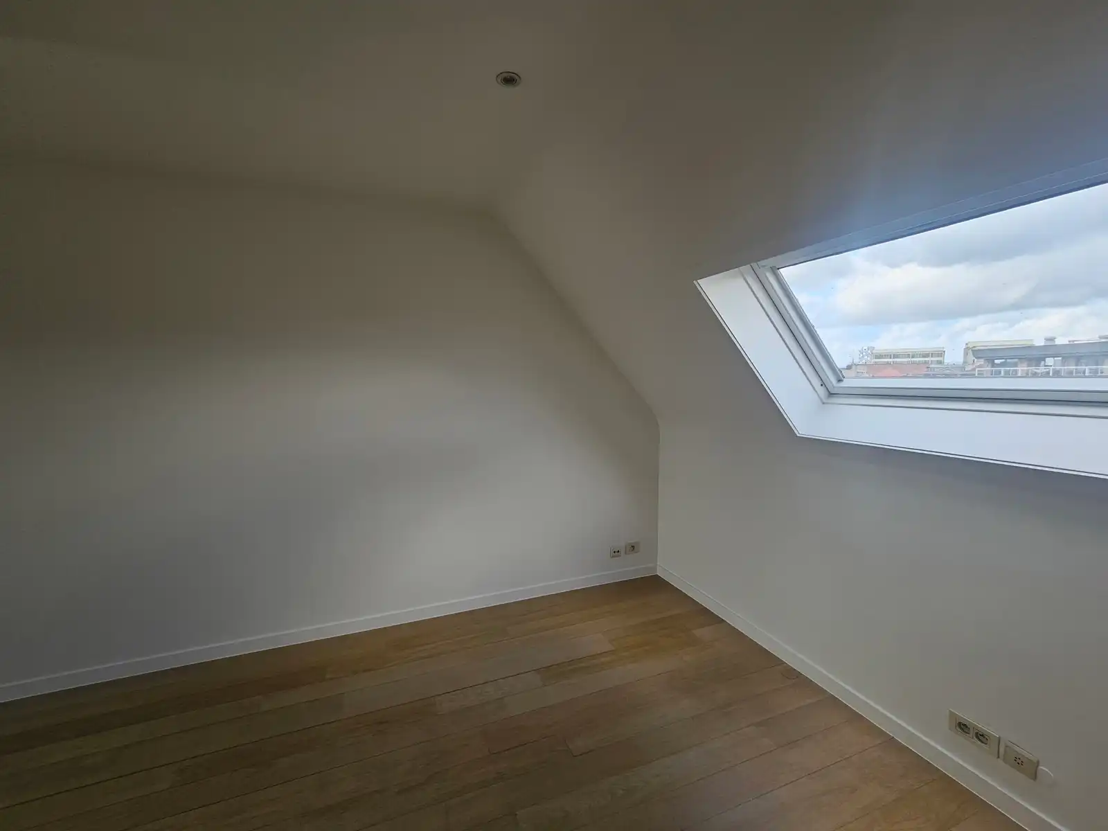 Lichtrijk duplex appartement met 2 slaapkamers en dubbele garage! foto 26