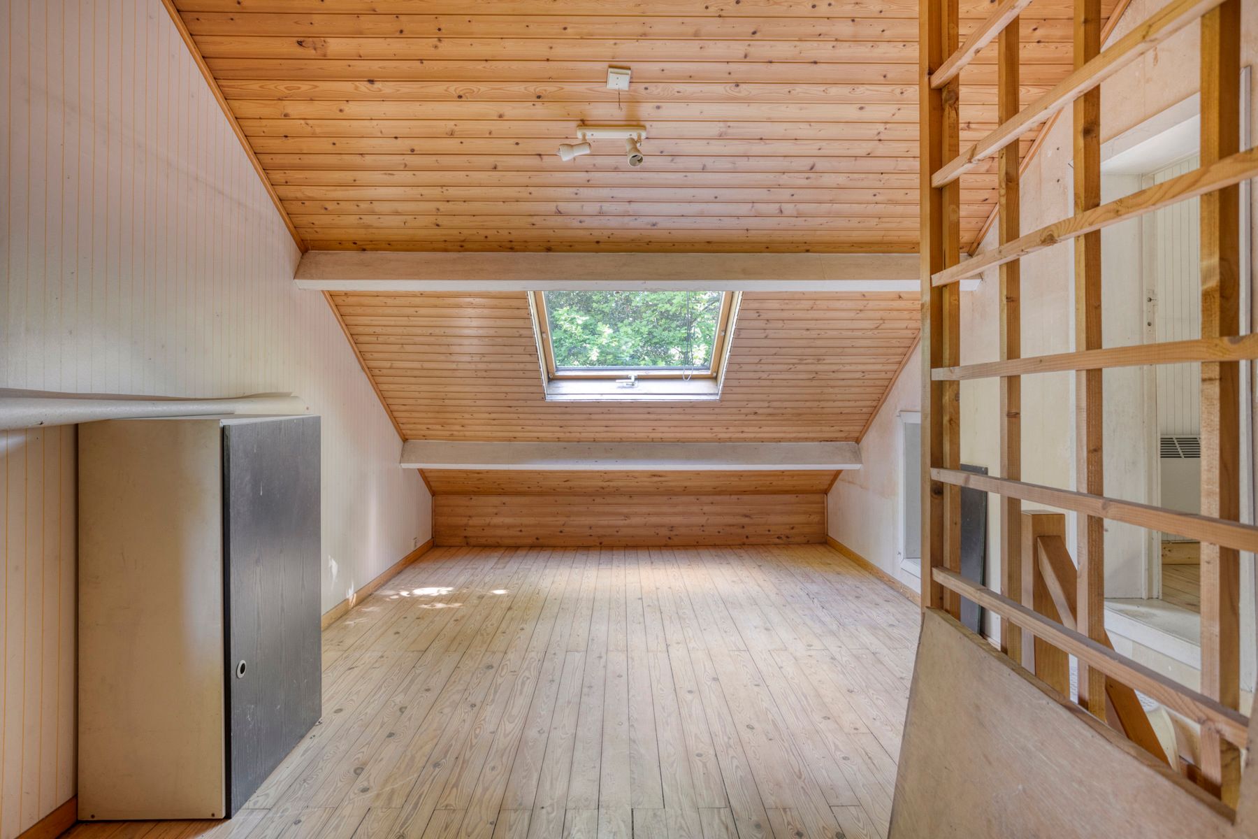 Te renoveren villa op 26a met 5 slaapkamers + praktijkmog. foto 15