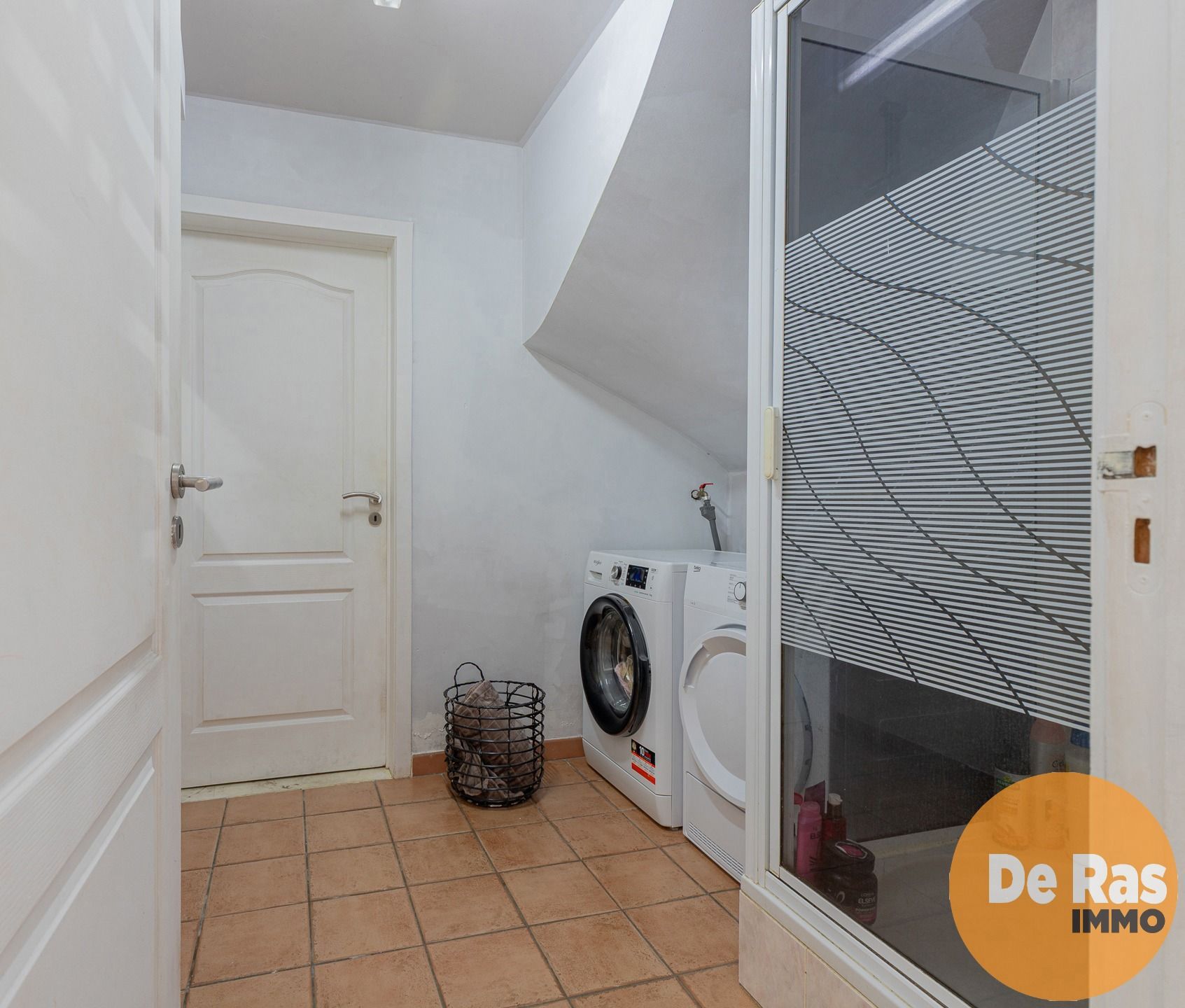 NIEUWERKERKEN–Gezellige woning met terras, centrale ligging! foto 10