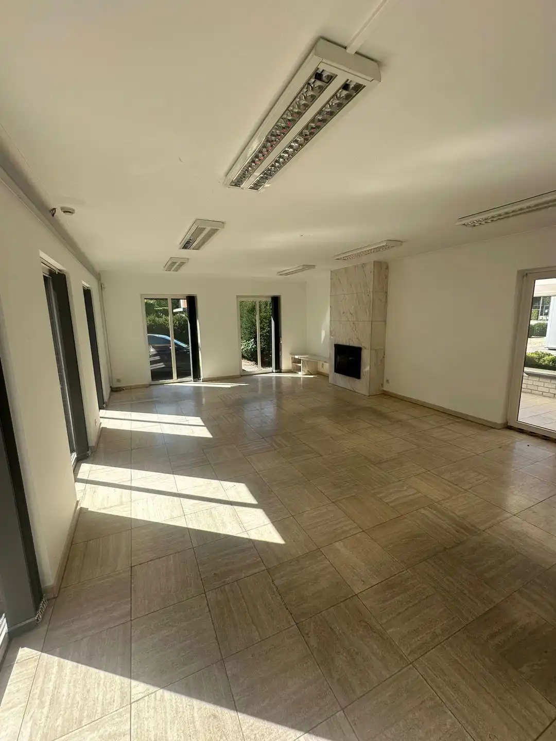 Instapklaar bedrijfspand te Verrebroek foto 11