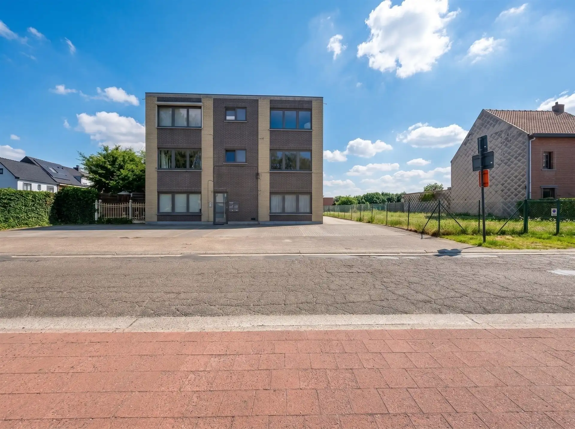 Instapklaar gelijkvloersappartement op rustige locatie nabij centrum Sint-Niklaas! foto 3