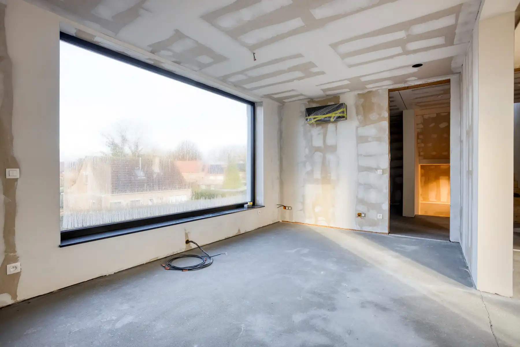 Moderne, af te werken woning op een perceel van 10a 58ca. foto 8