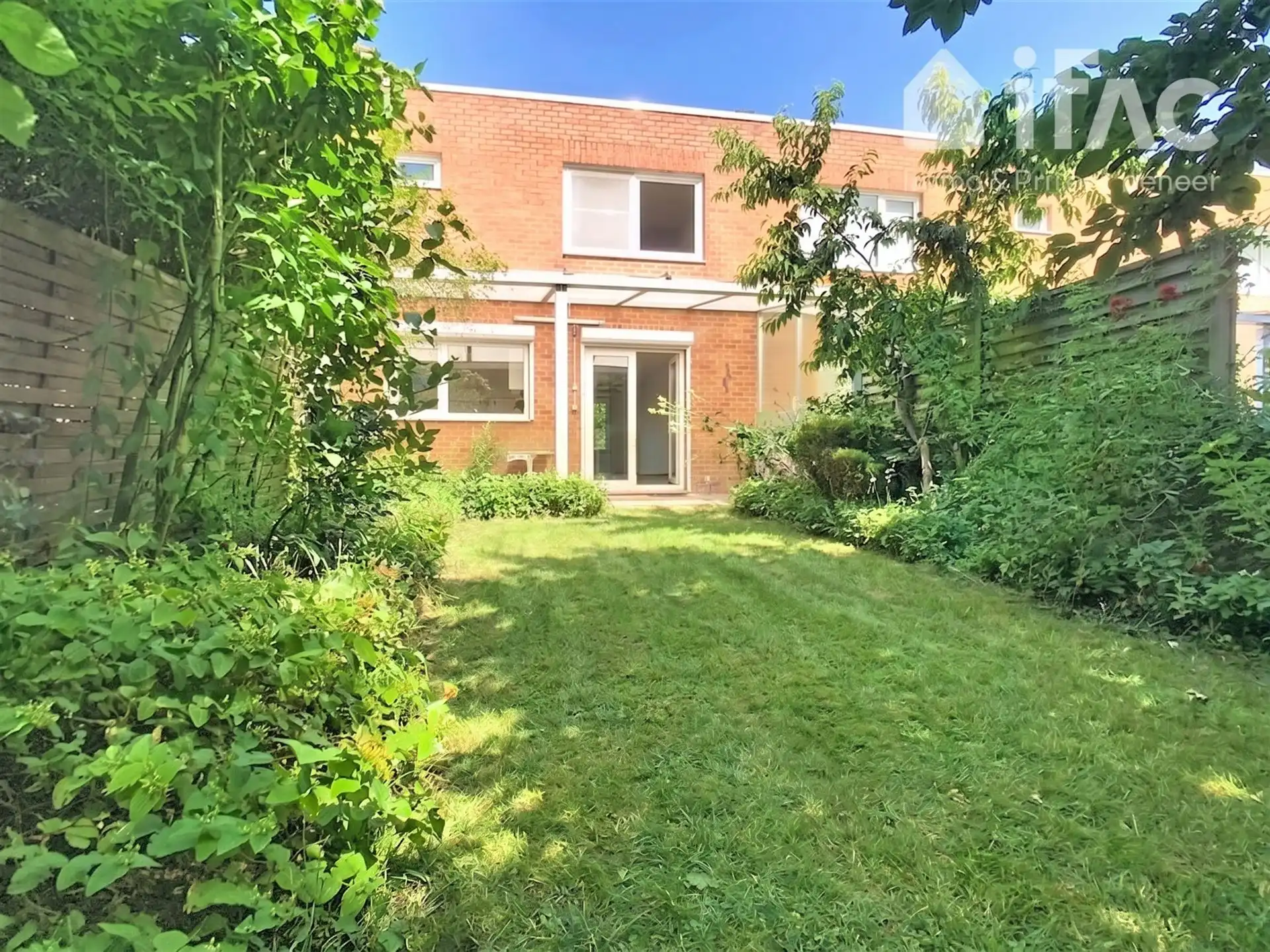 Huis met garage, 3 slpk. en leuke tuin foto 2
