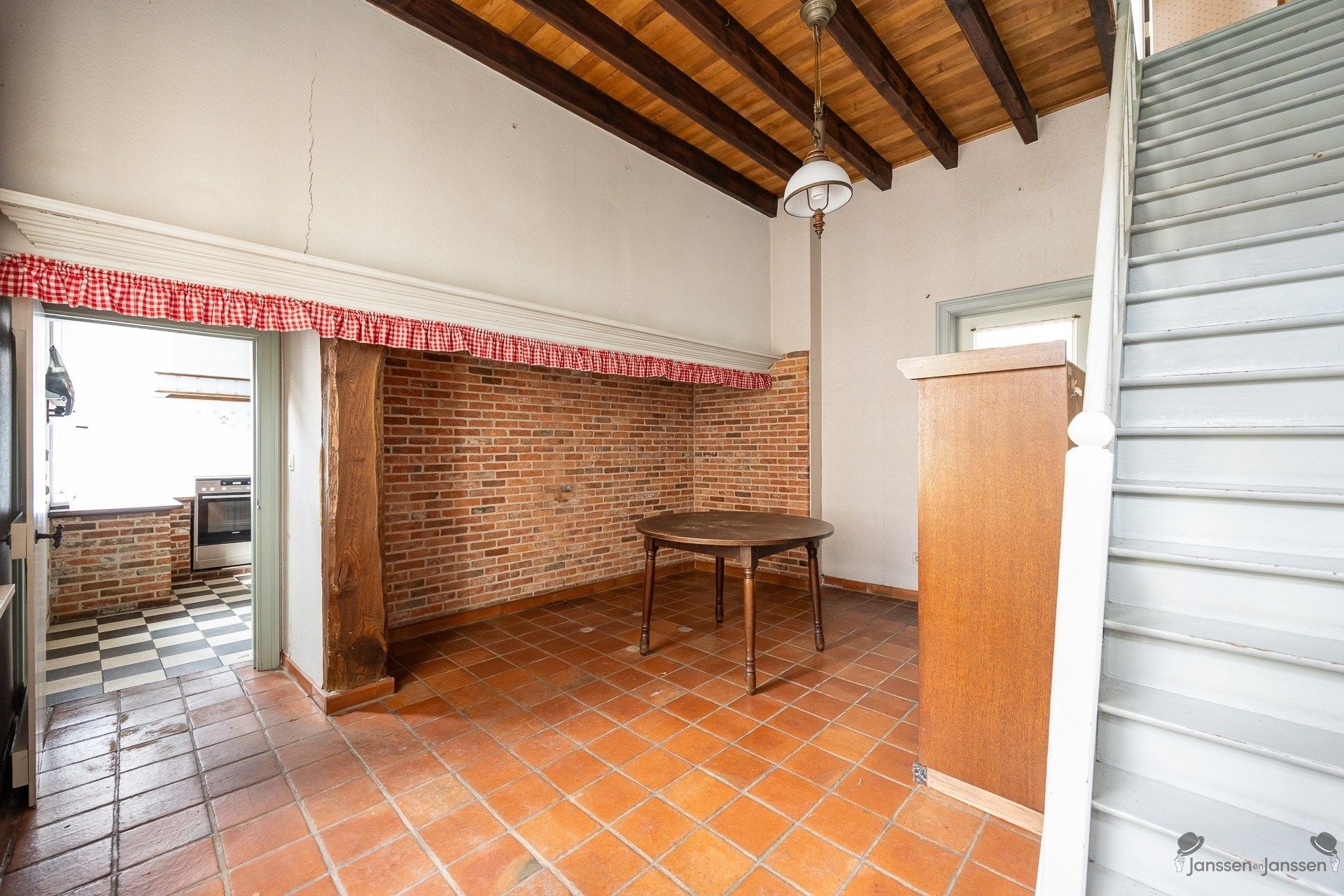 Authentieke woning met karakter in het hart van Sint-Lenaarts foto 8