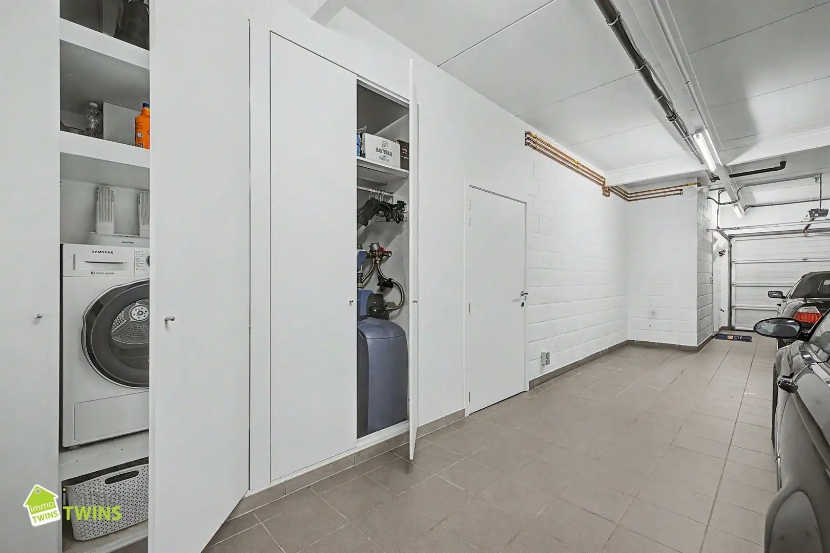 Prachtige instapklare woning met zeer ruime inpandige garage, aangelegde tuin met terras te Waasmunster foto 24