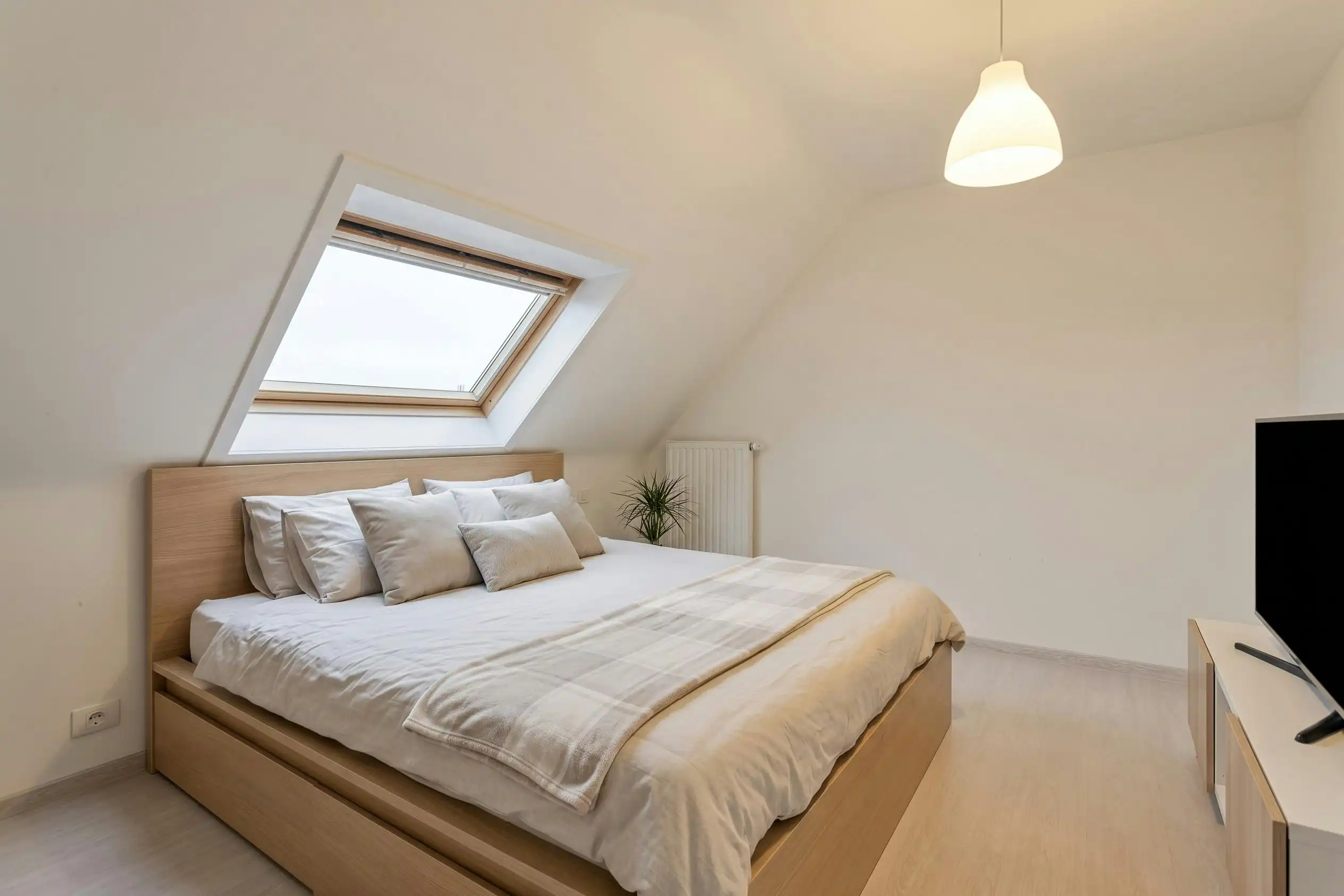 Instapklare woning met tuin en garage in Roeselare te koop foto 8