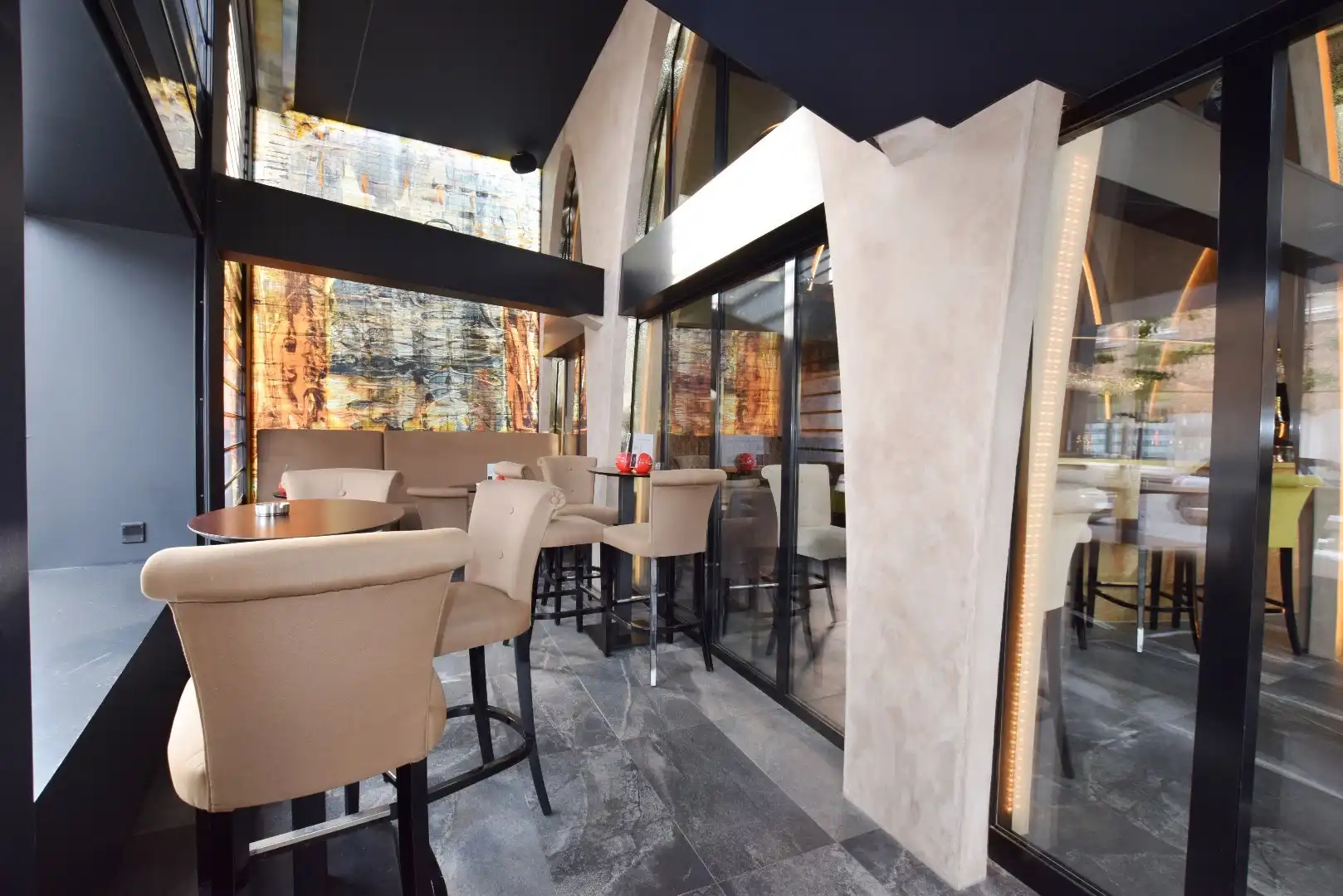 Verhuurd opbrengsteigendom (200m²) op commerciële toplocatie te Diksmuide! foto 5