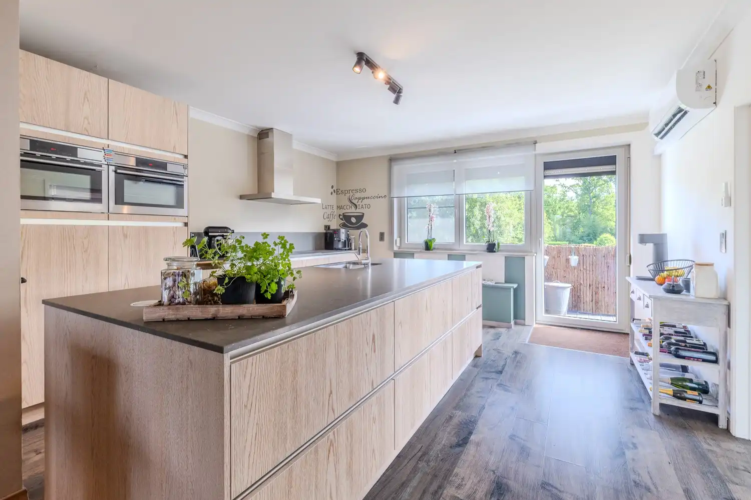 Instapklaar duplex-appartement op geliefde locatie aan de Waterstraat in Lanaken foto 8