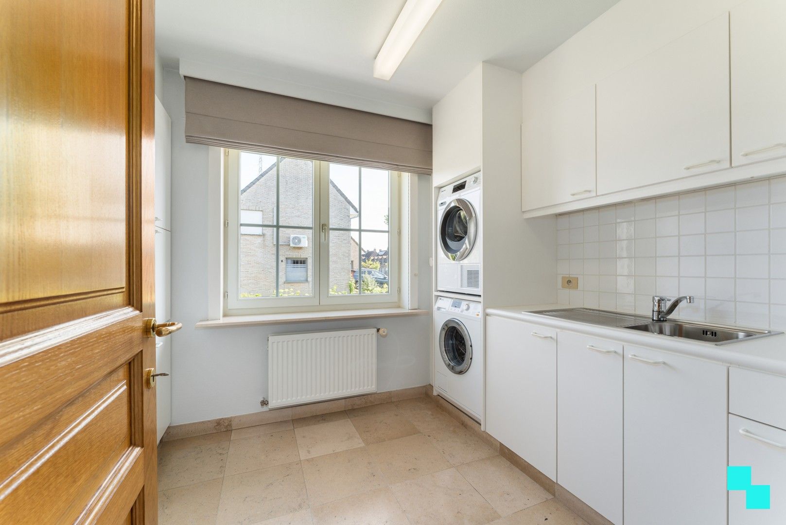 Instapklare villa met 4 slaapkamers, dubbele garage en prachtige tuin te Bosmolens - Izegem. foto 21