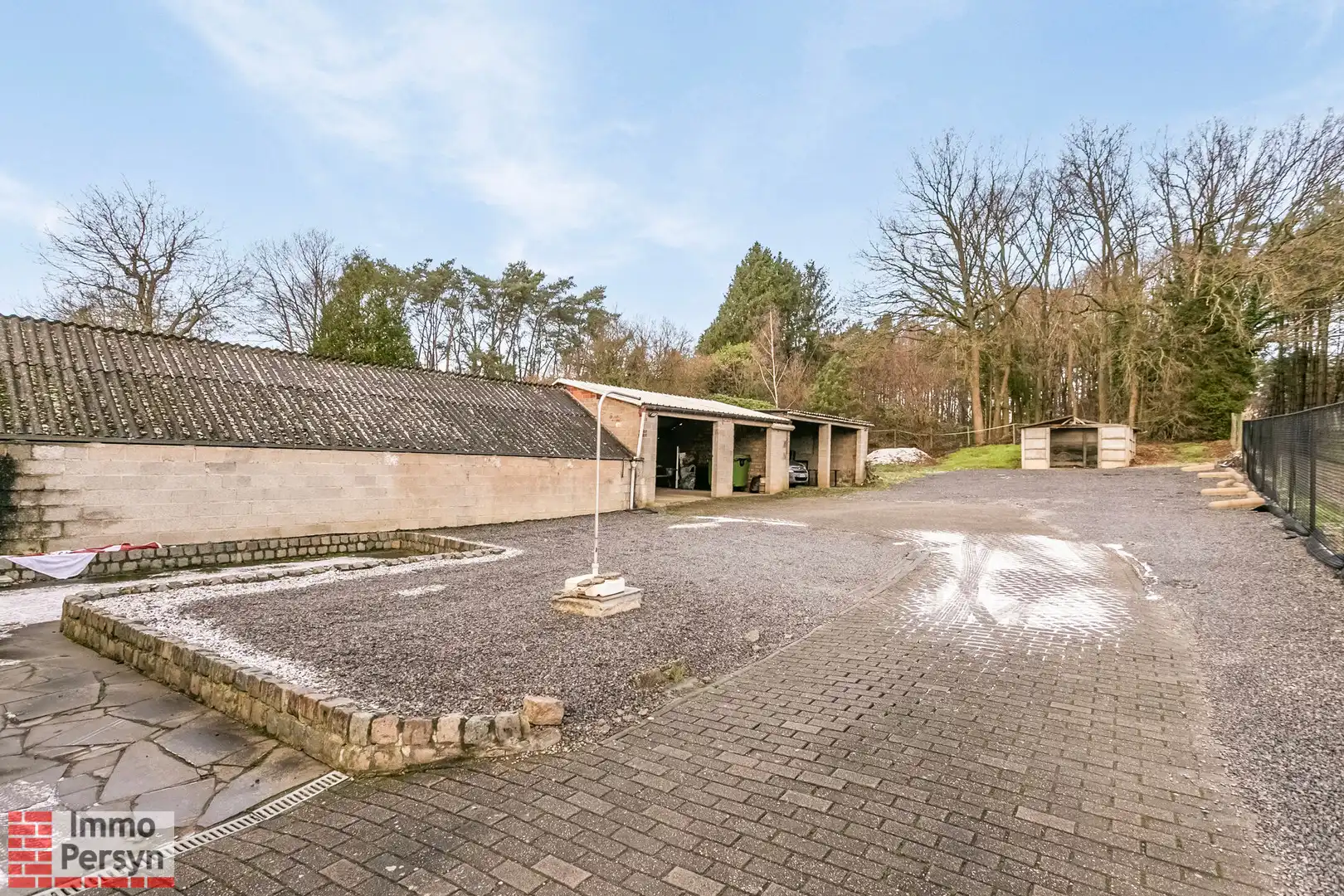 Handelspand met bovenliggend appartement en achterliggende bouwgrond. foto 29