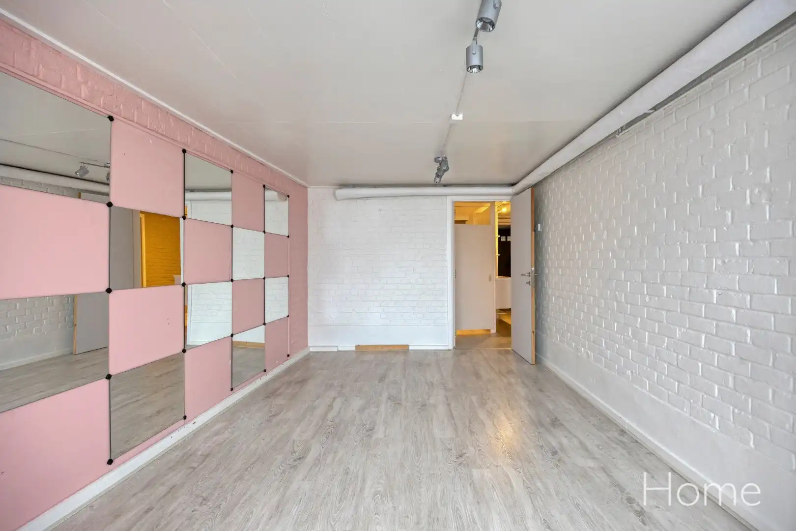 TE KOOP - Ruime 2-gevelwoning met praktijkruimte en uitzonderlijk potentieel in het hart van Merchtem foto 7