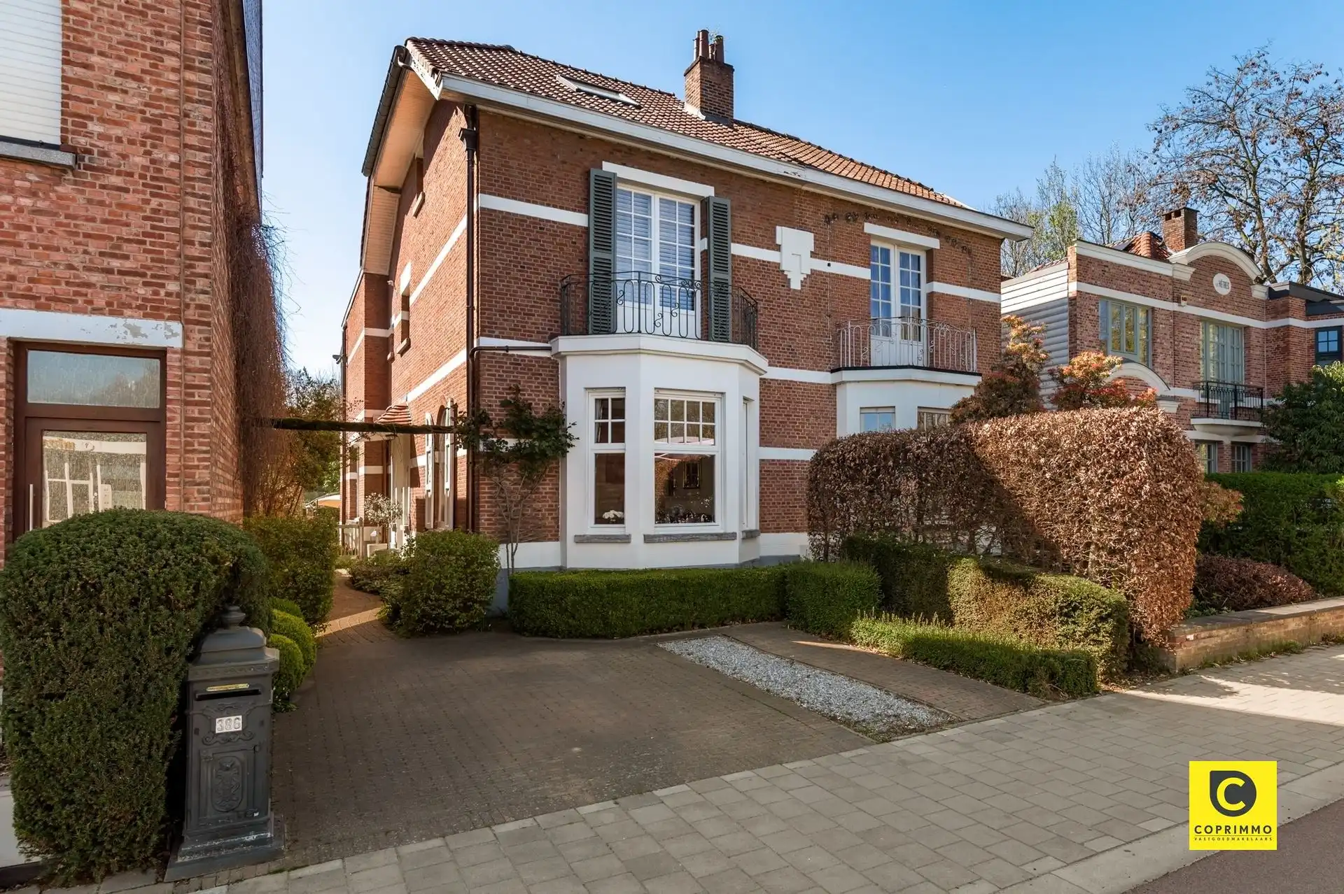 Karaktervolle woning te koop in hartje Edegem foto 30