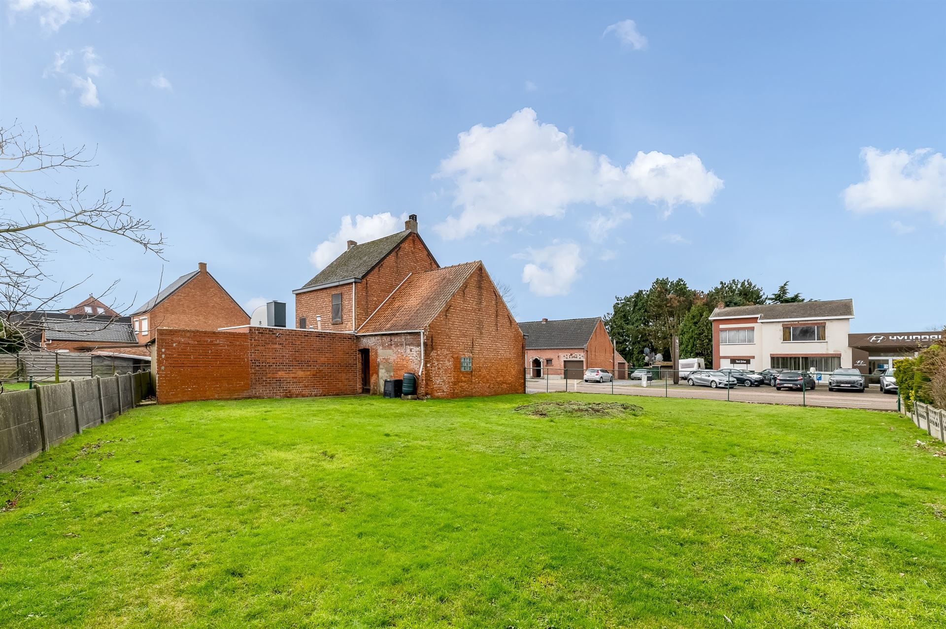 Woning met twee slaapkamers en een garage op een breed perceel van 09a 08ca foto 16