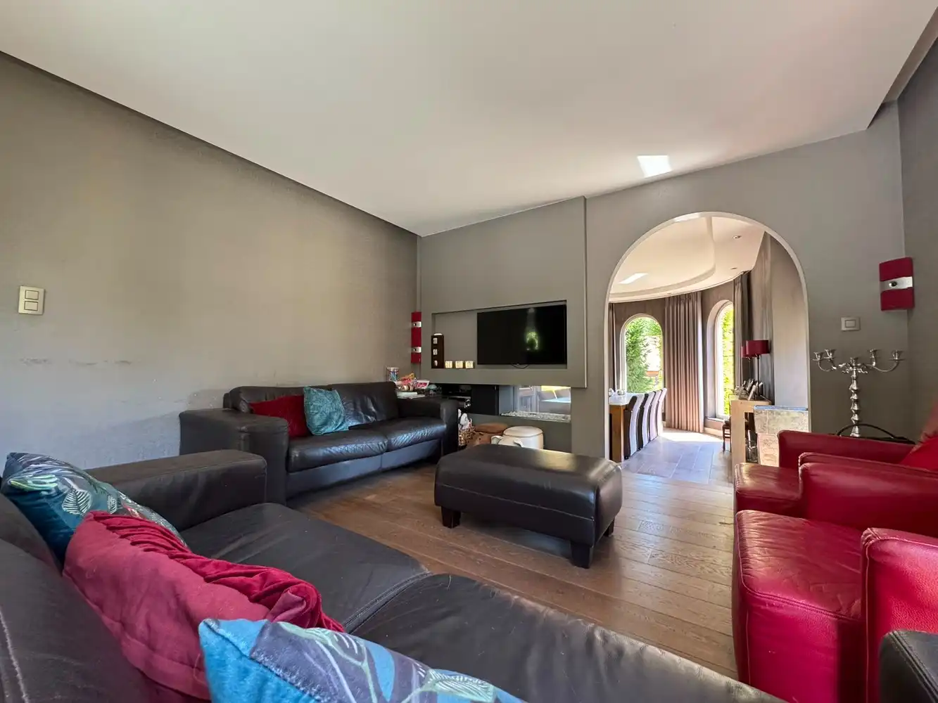 Villa met zwembad en bijgebouw foto 14