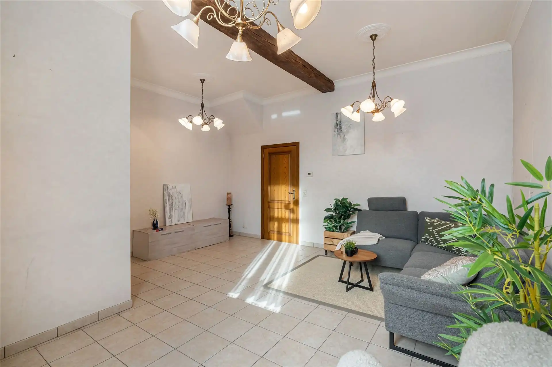 Woning met handelsgedeelte en opslagplaats. foto 5