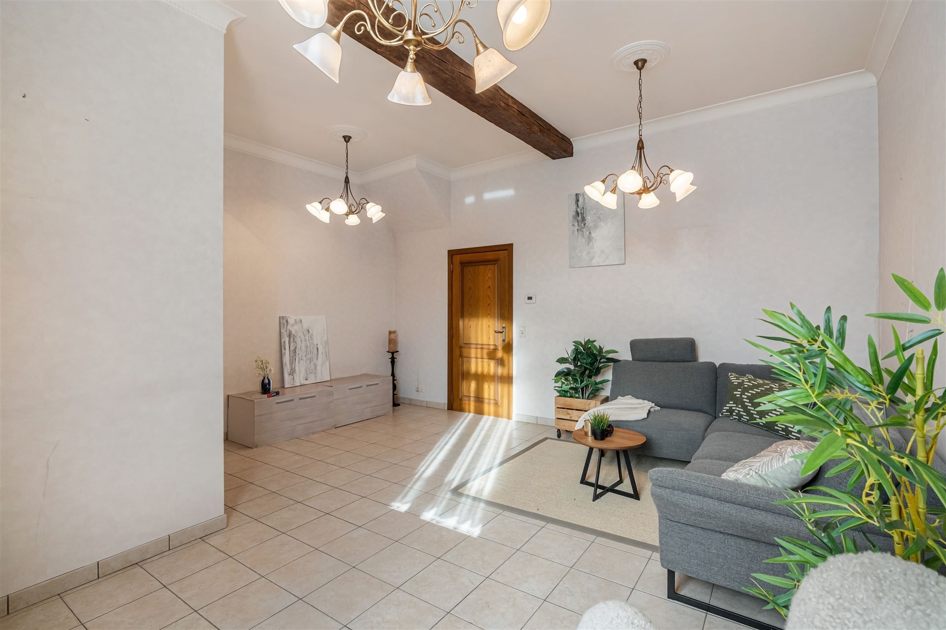 Woning met handelsgedeelte en opslagplaats. foto 5