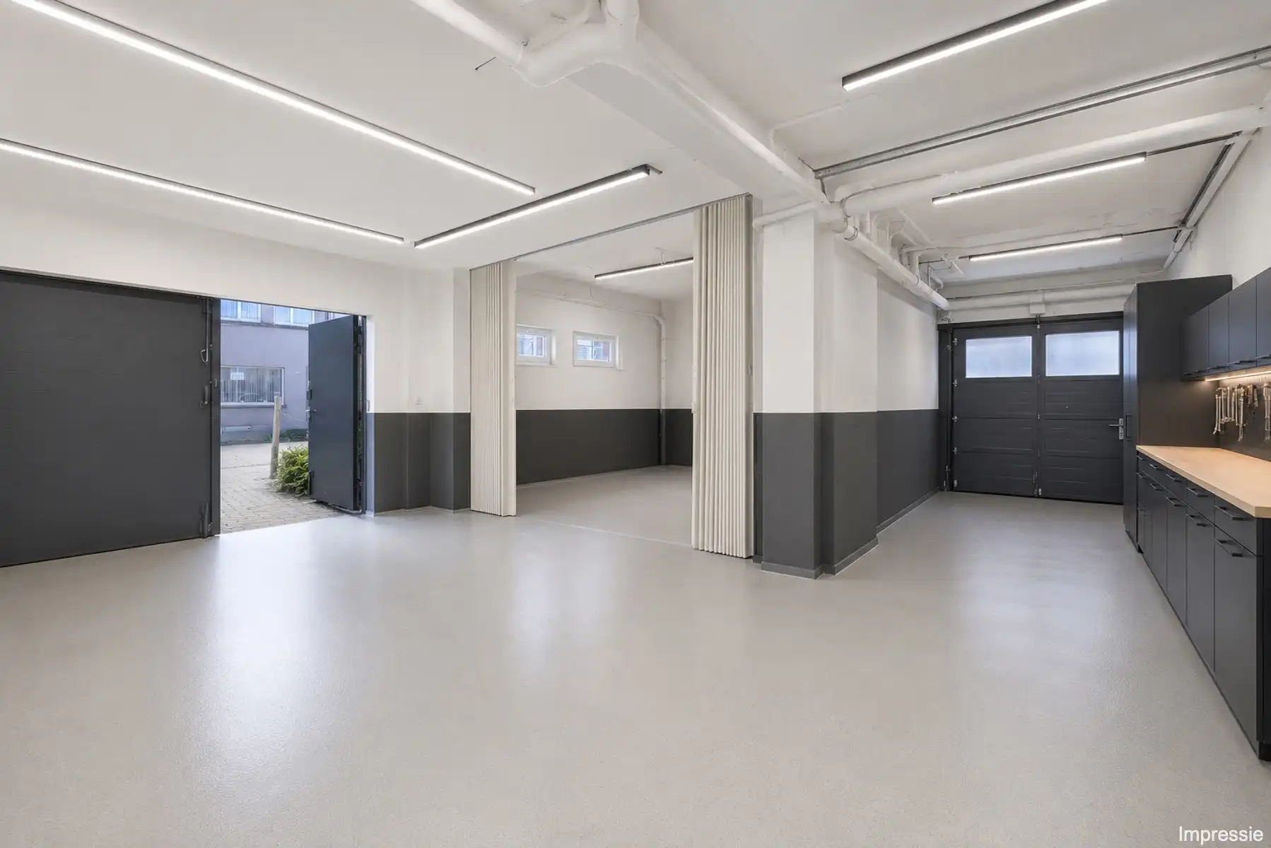 Te renoveren woning met ruim magazijn/garage foto 21