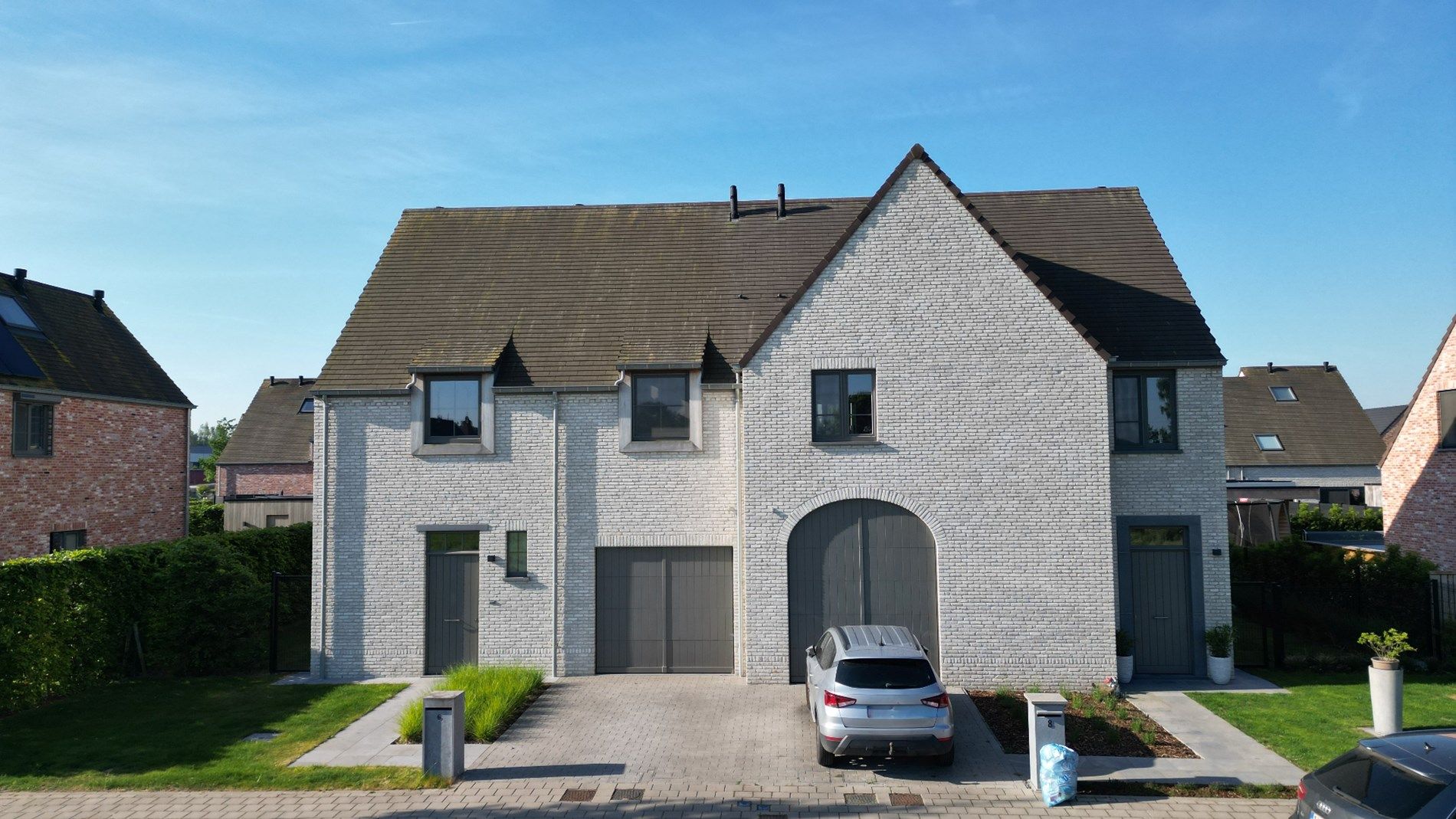 Halfopen energiezuinige nieuwbouwwoning foto {{pictureIndex}}