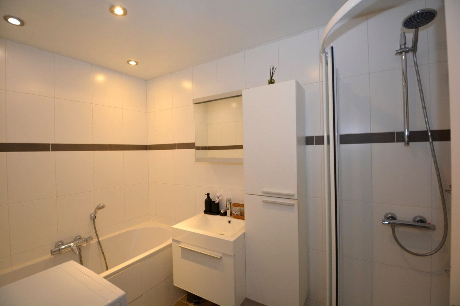 RUIM APPARTEMENT MET 3 SLK TE CENTRUM RANST! foto 6