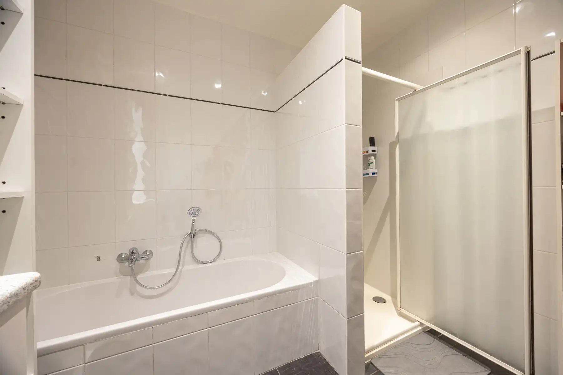 Duplex nabij centrum van Hoevenen – instapklaar & met garage foto 5