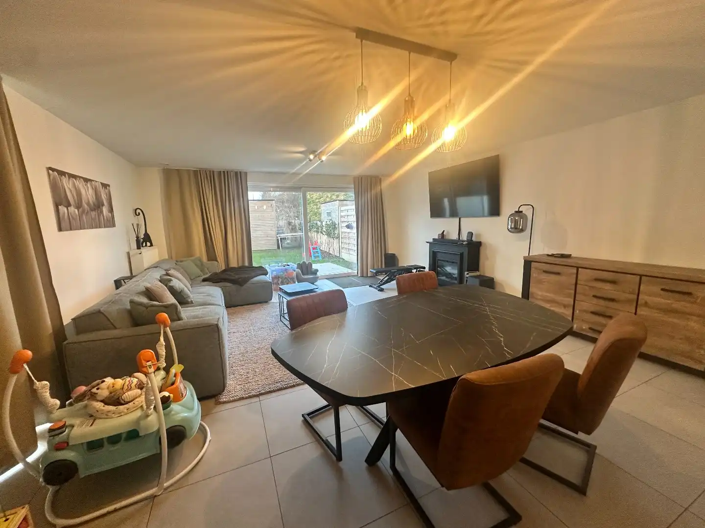 Centraal gelegen nieuwbouwwoning met drie slaapkamers foto 3