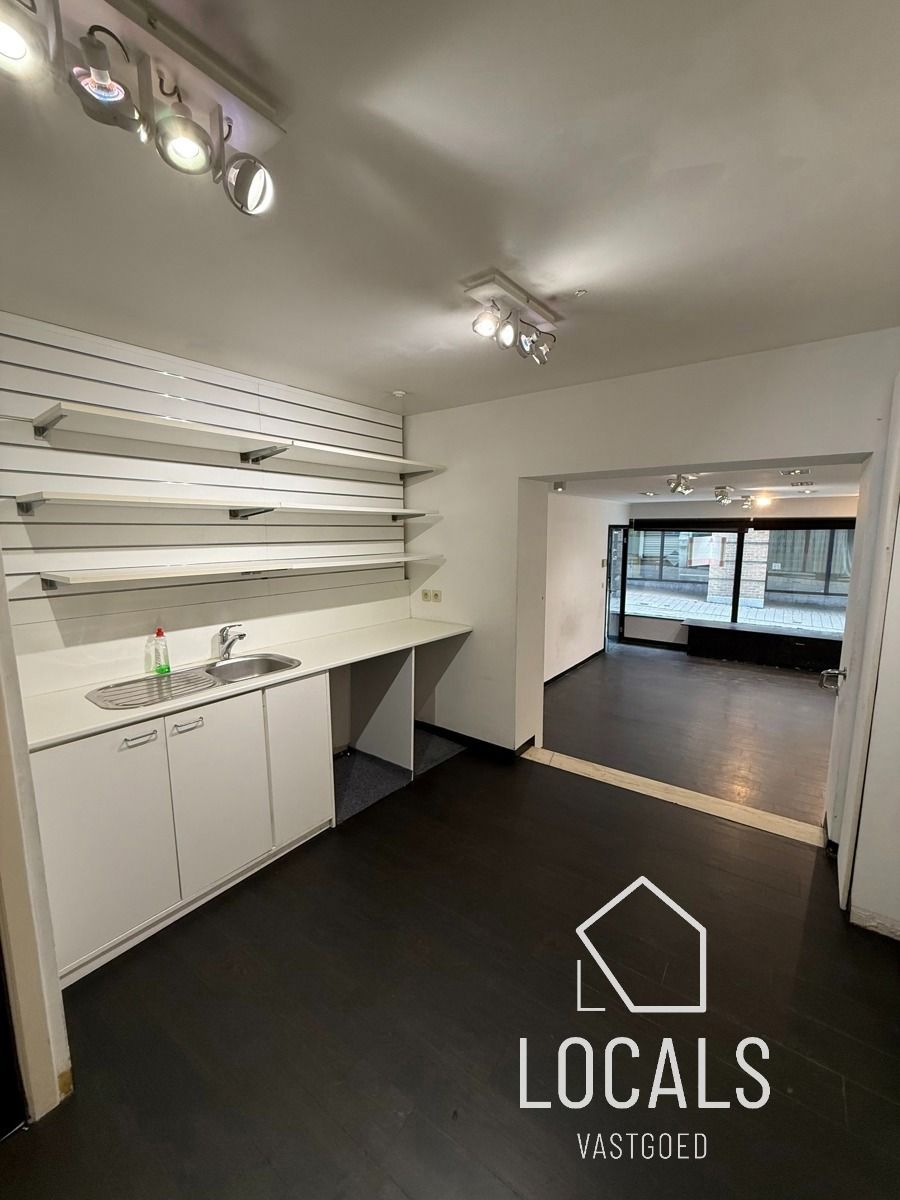Commercieel pand te huur in centrum Ninove foto 6