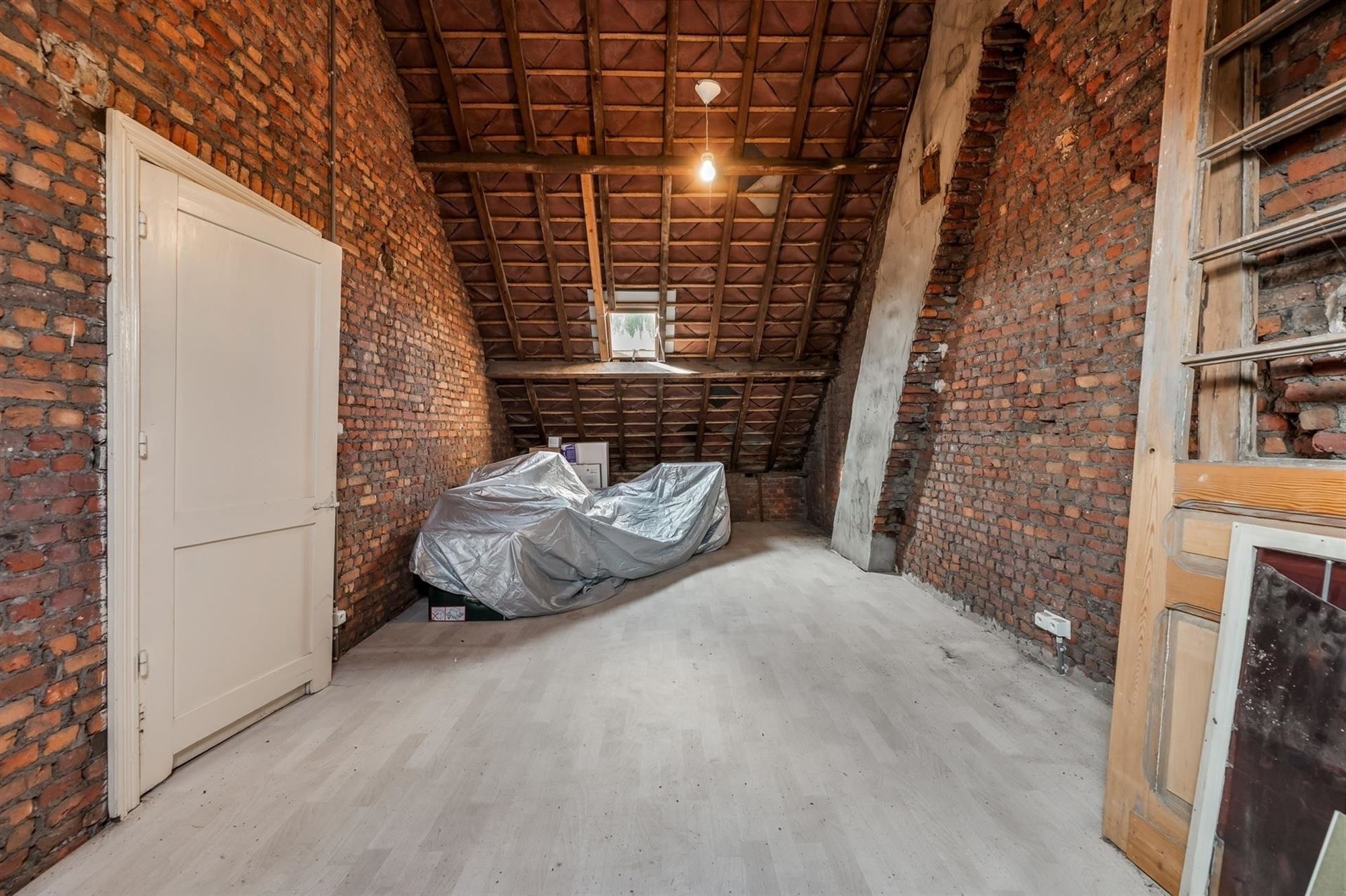 PRACHTIG INSTAPKLAAR HERENHUIS IN GEEL CENTRUM  foto 23