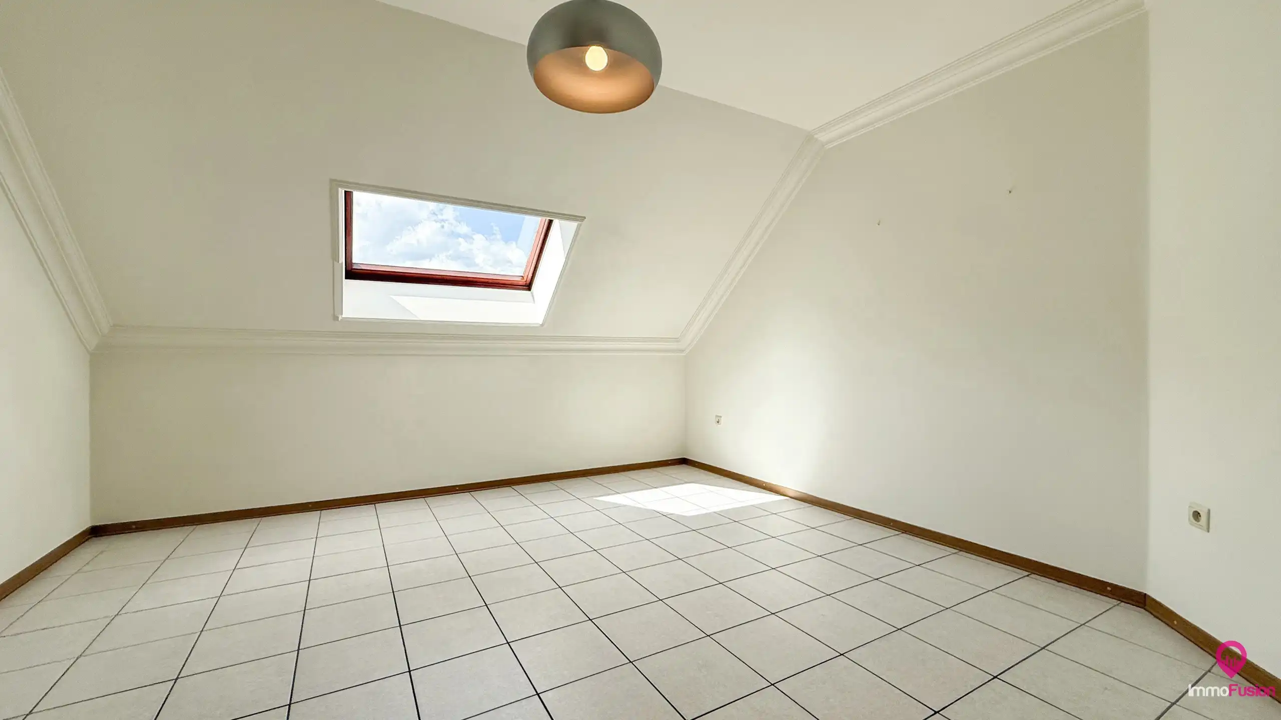 Ruime gezinswoning met 4 slpk, zonnepanelen en grote tuin! foto 31