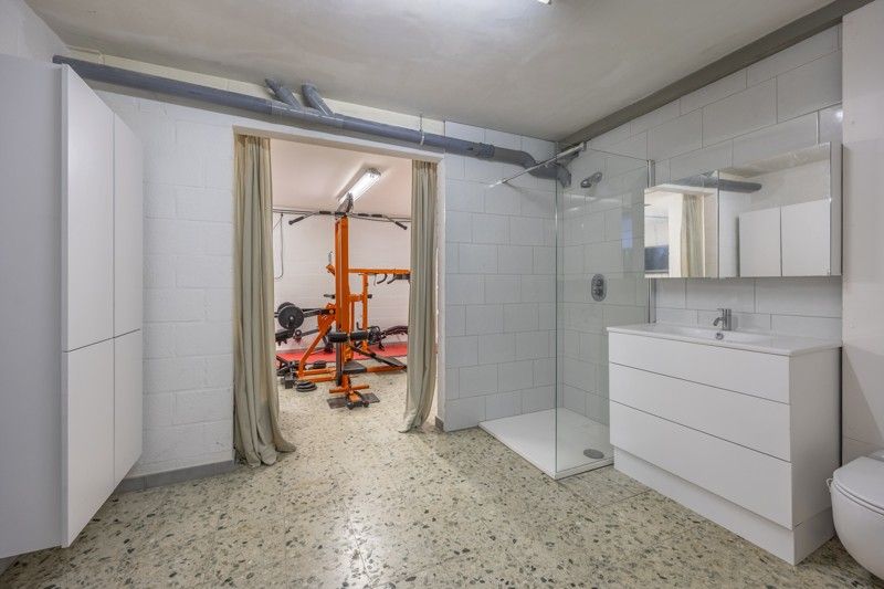 Zeer energiezuinig, gelijkvloers appartement met tuin, poolhouse en zwemvijver foto 35