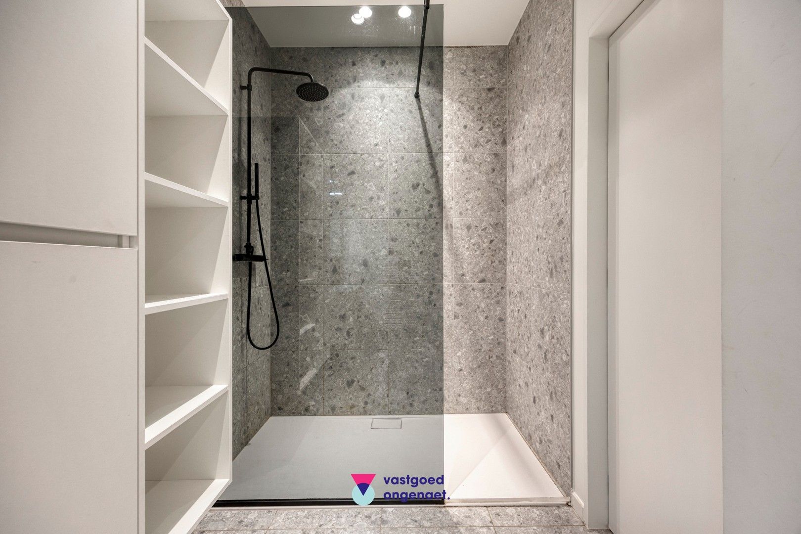 Exclusieve penthouse met zicht op water en stad foto 14