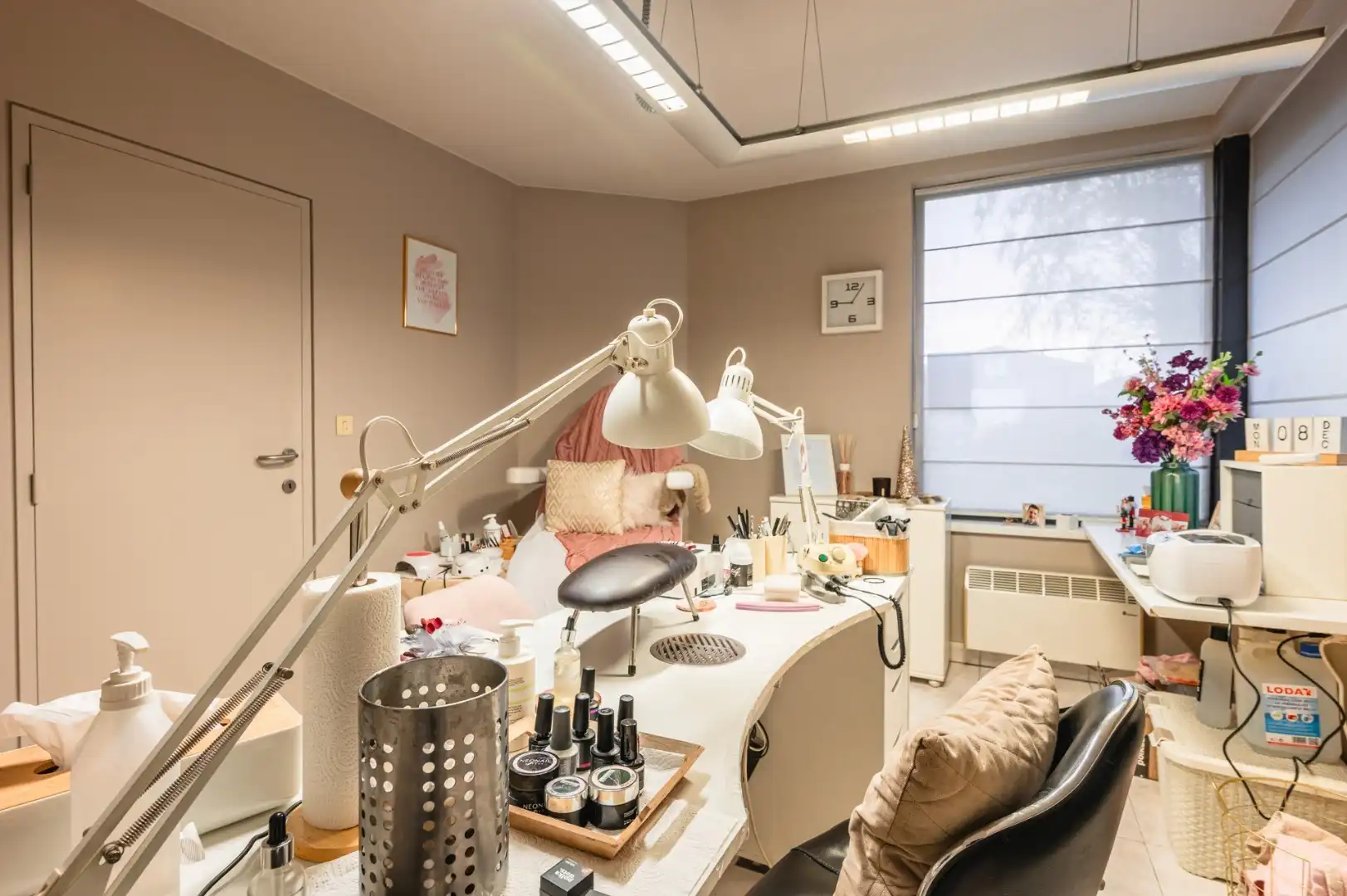 Villa met 6 kamers,  garage, 44 zonnepanelen, en veel ruimte op 810 m² foto 8