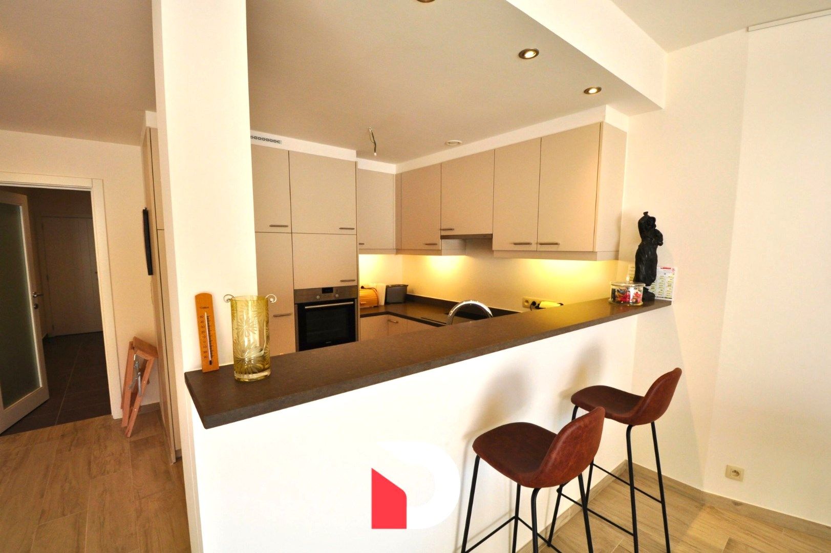 Ruim en instapklaar appartement met 2 slaapkamers, parking op een rustige groene omgeving te Brugge foto 8