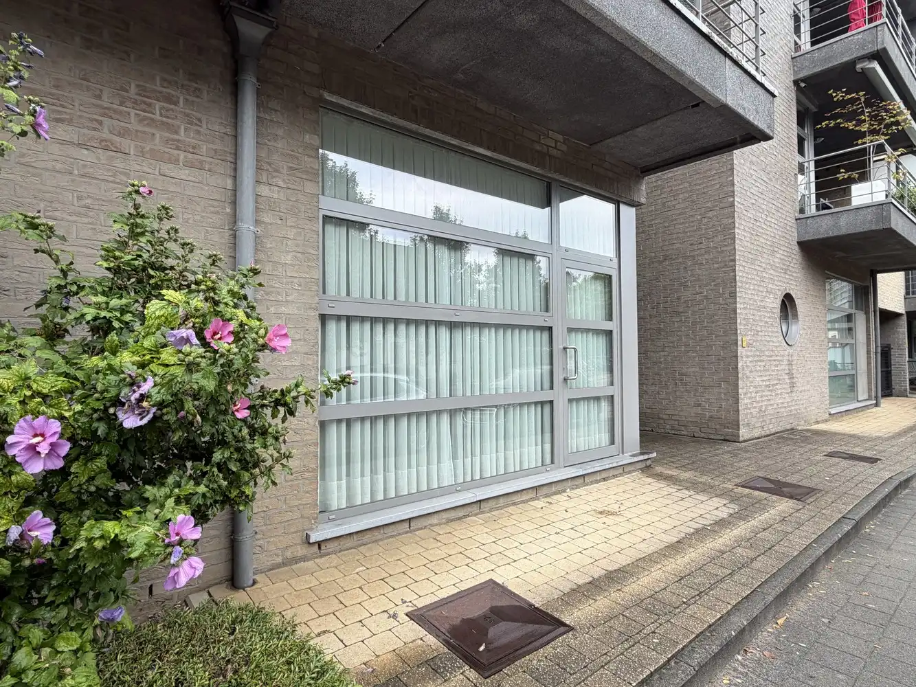 Gelijkvloers appartement met 2 slaapkamers en overdekt terras in hartje Zonhoven foto 3