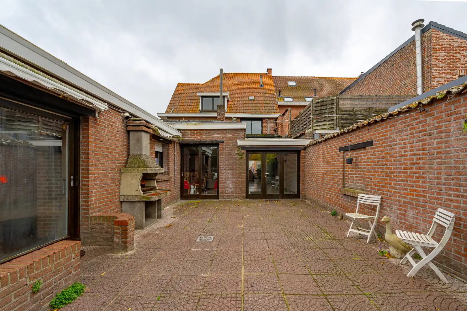 Hoekwoning met handelsruimte/etalage en achterliggende garages in Wevelgem foto 13