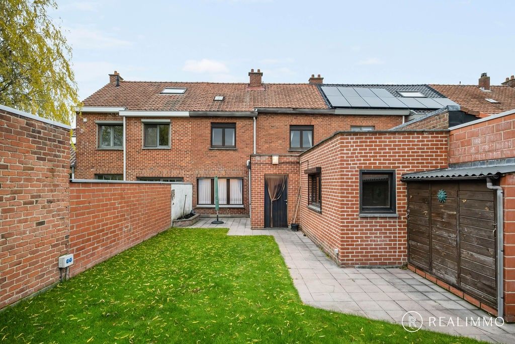 Gezinswoning met potentieel en zonnige tuin in de rustige Arendswijk foto 14