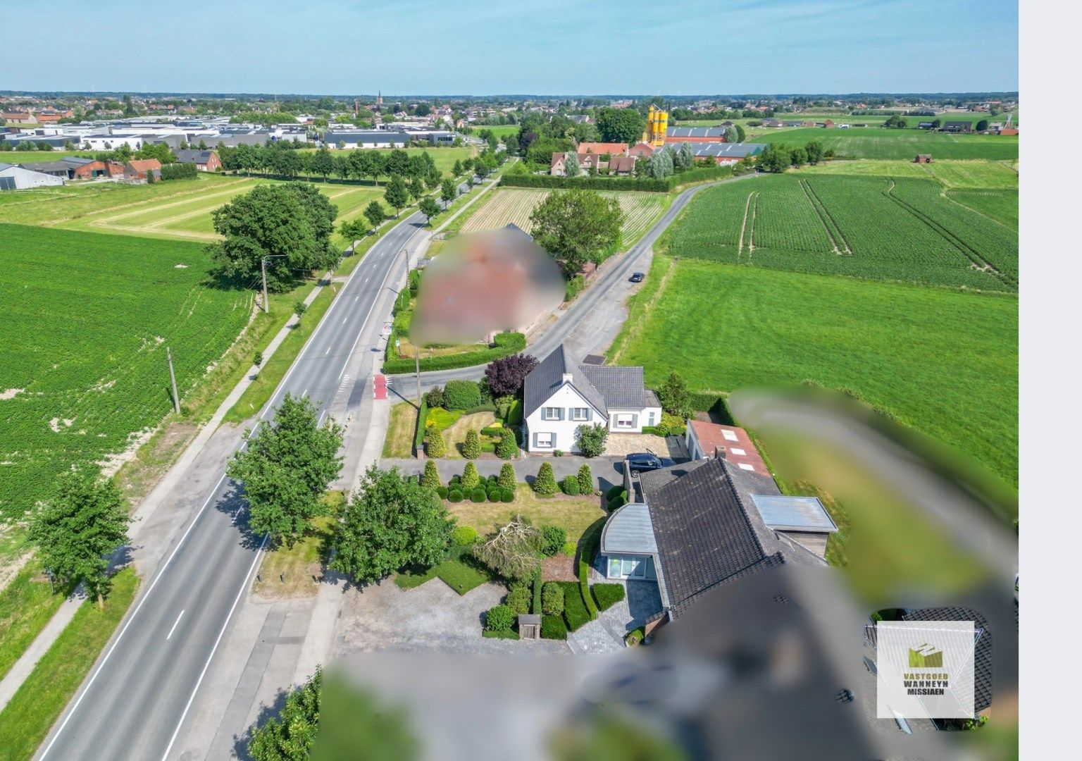 Woonhuis met 4 slaapkamers en polyvalent bijgebouw foto 2