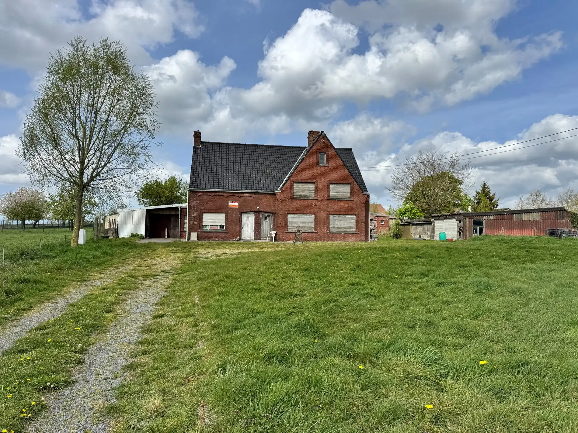 Alleenstaande woning met vergezichten te Zwevezele foto 2