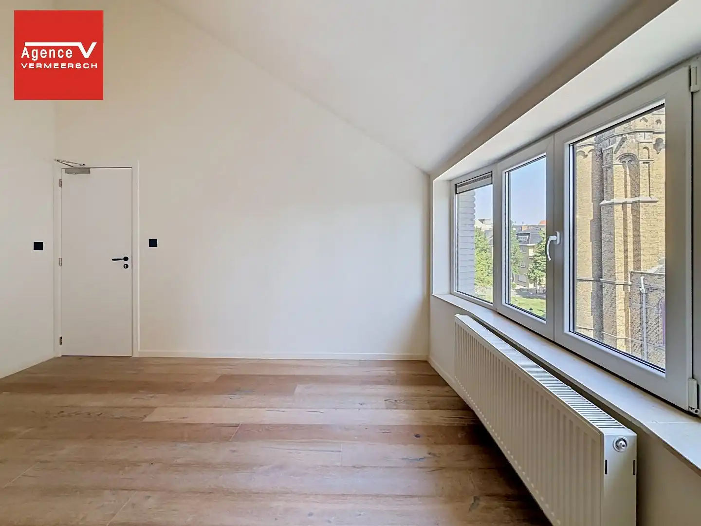 Instapklaar 3-slaapkamerappartement aan het Heilig-Hartplein. foto 15