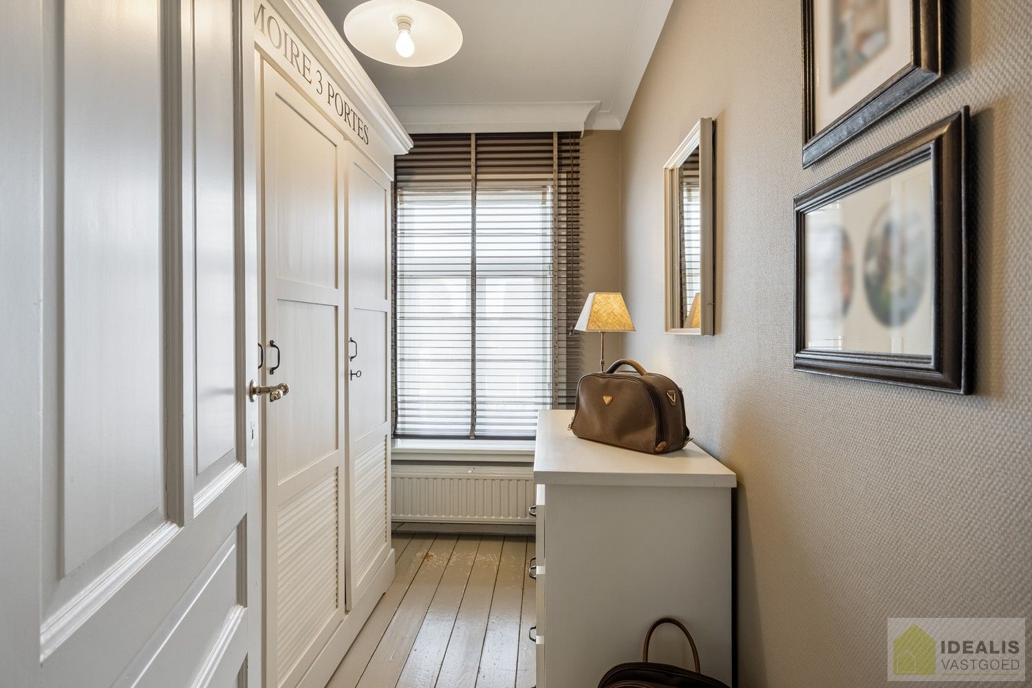 RUIME, CHARMANTE EN INSTAPKLARE WONING IN HARTJE HAMONT! HEERLIJKE WOONKAMER VOORZIEN VAN PARKET EN MET HAARD, LICHTRIJKE KEUKEN MET DIRECTE TOEGANG TOT PRACHTIGE VERANDA, 4 SLAAPKAMERS, RUIME GARAGE EN PRACHTIG AANGELEGDE TUIN OP SCHITTEREND PERCEEL VAN 7A 55CA IN HET HARTJE VAN HAMONT-ACHEL EN OP SLECHTS ENKELE MINUTEN VAN DE NEDERLANDSE GRENS! foto 23
