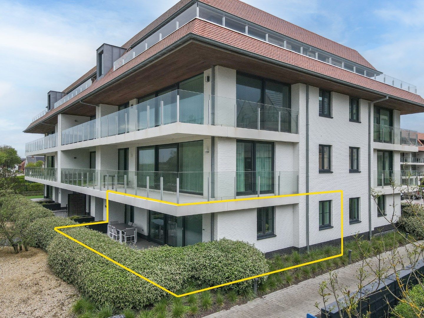 Gelijkvloers 2-slaapkamerappartement in recente residentie 'Royal Golf Garden' te De Haan - Vosseslag foto {{pictureIndex}}