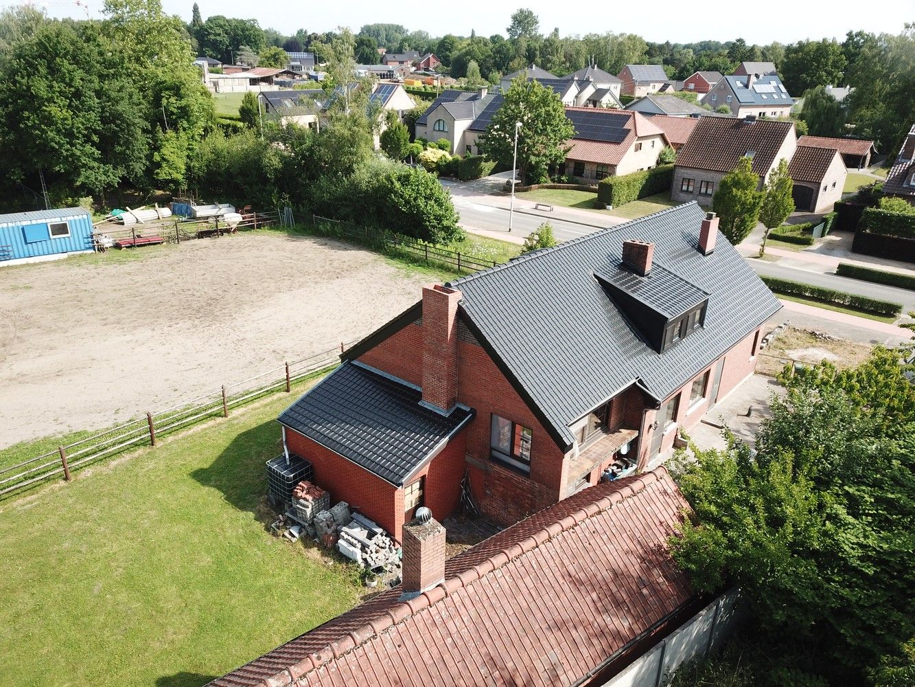 Landelijk gelegen en ruime gezinswoning foto 2